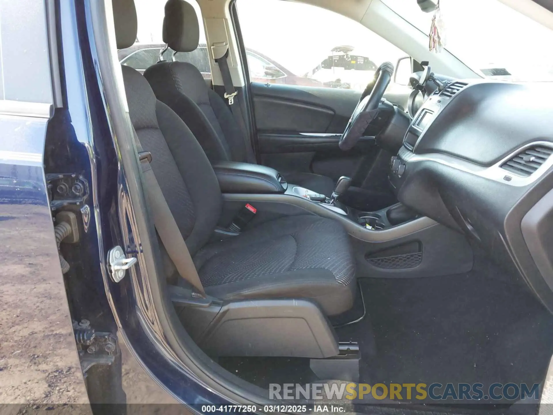 5 Photograph of a damaged car 3C4PDCBBXKT861159 DODGE JOURNEY 2019