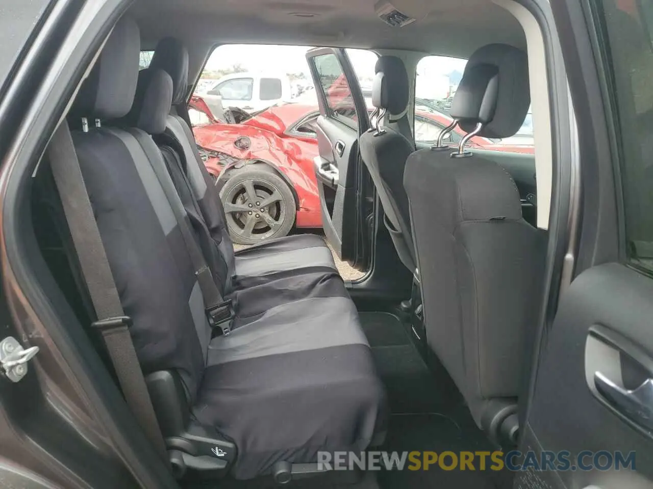 10 Photograph of a damaged car 3C4PDCBBXKT862988 DODGE JOURNEY 2019
