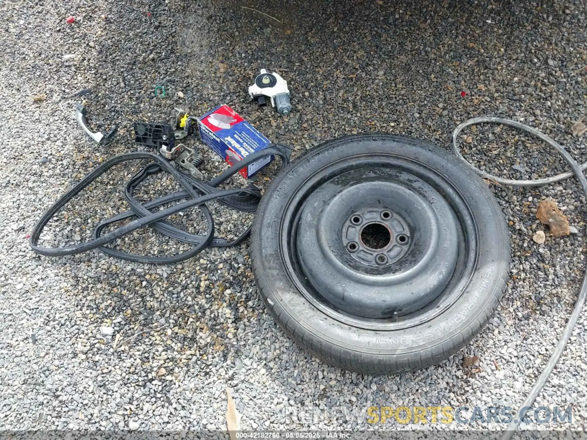 12 Photograph of a damaged car 3C4PDCBBXKT874106 DODGE JOURNEY 2019