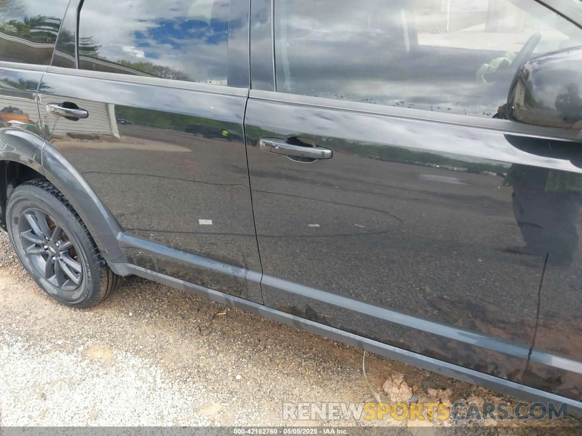 19 Photograph of a damaged car 3C4PDCBBXKT874106 DODGE JOURNEY 2019