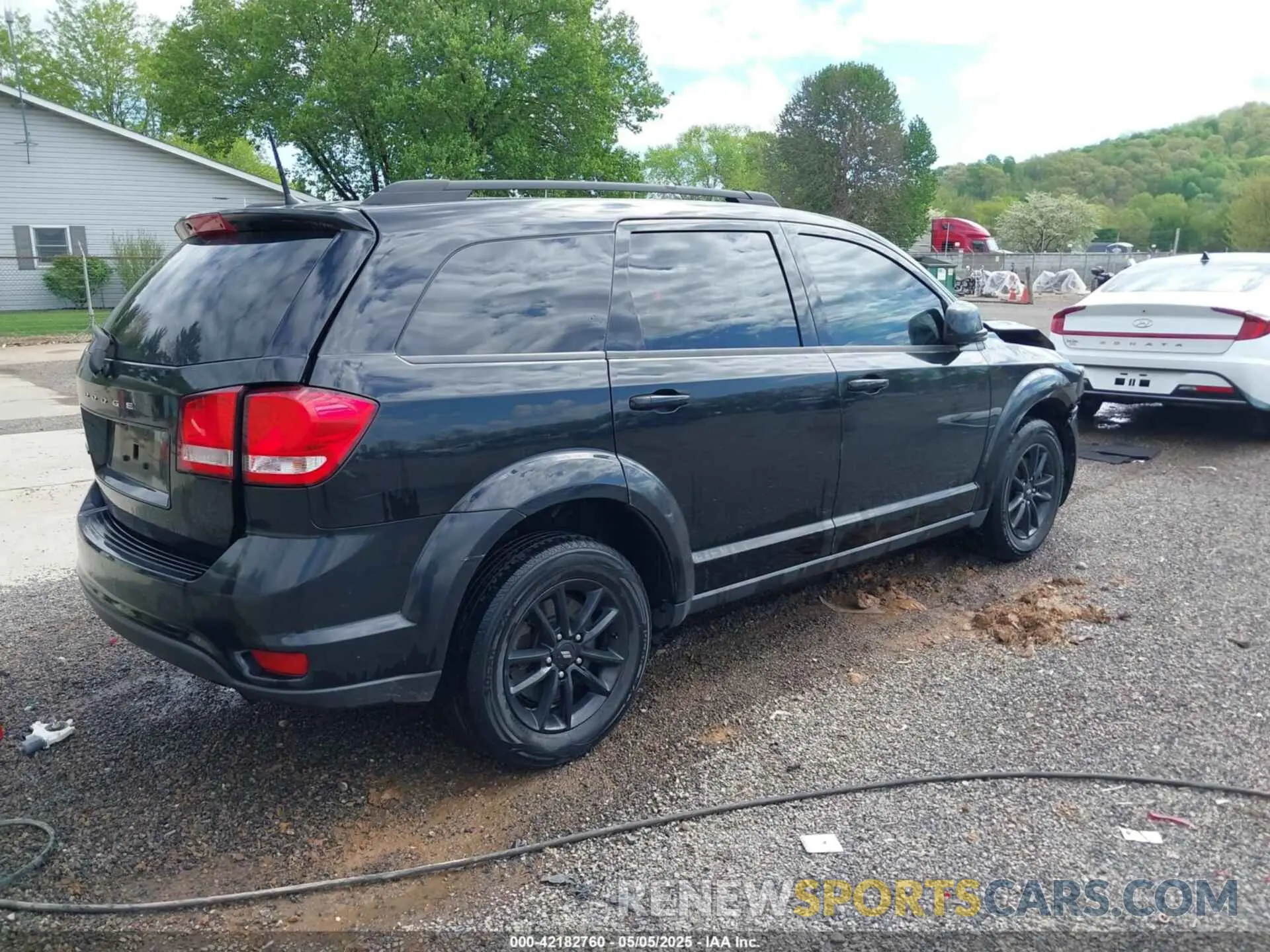 4 Photograph of a damaged car 3C4PDCBBXKT874106 DODGE JOURNEY 2019