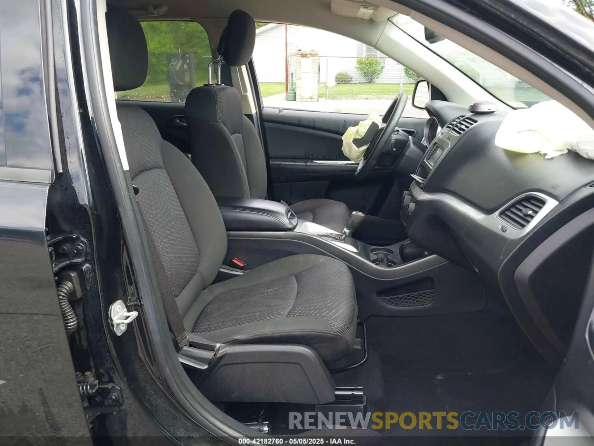 5 Photograph of a damaged car 3C4PDCBBXKT874106 DODGE JOURNEY 2019
