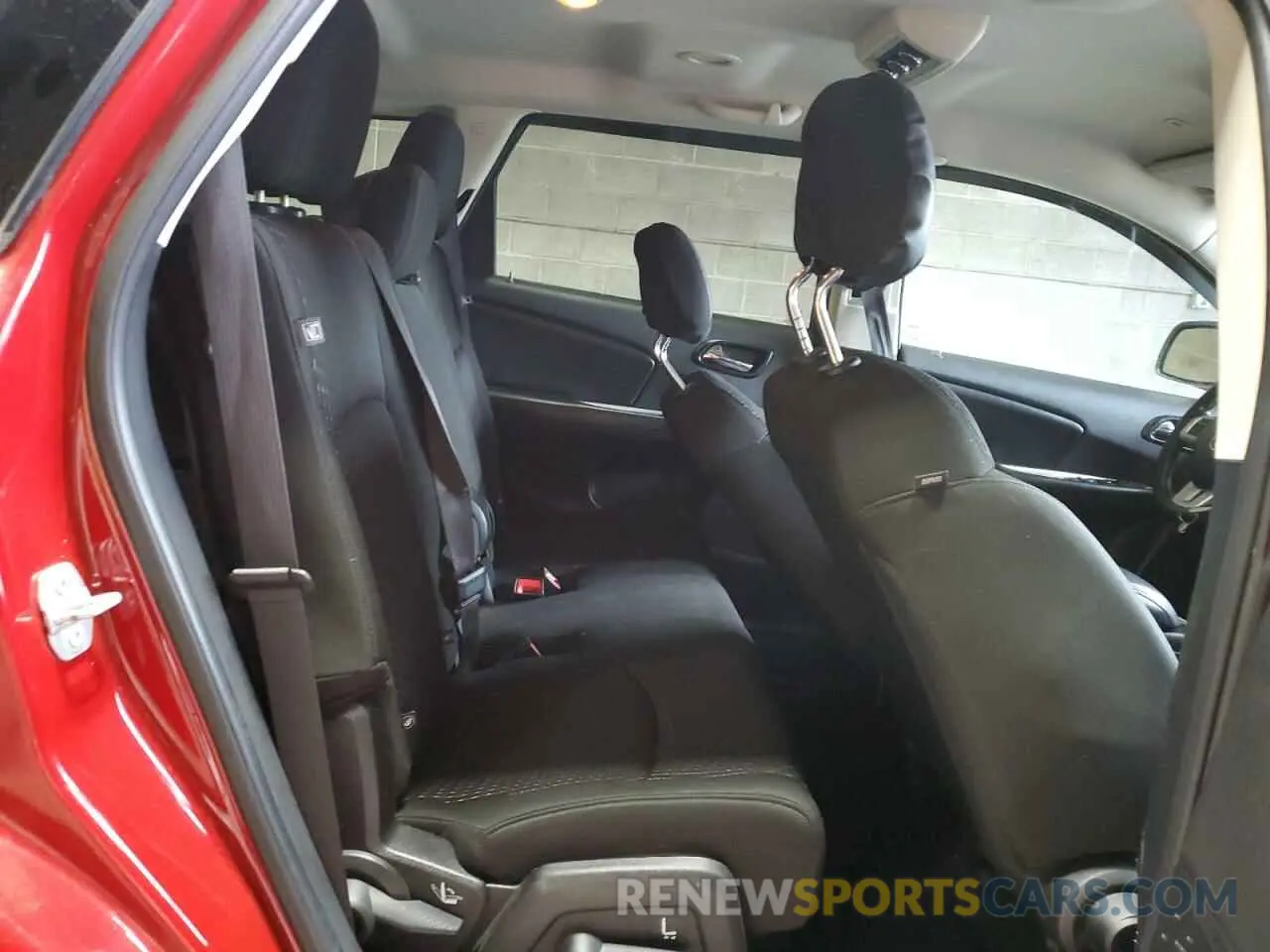 11 Photograph of a damaged car 3C4PDCBG0KT837724 DODGE JOURNEY 2019