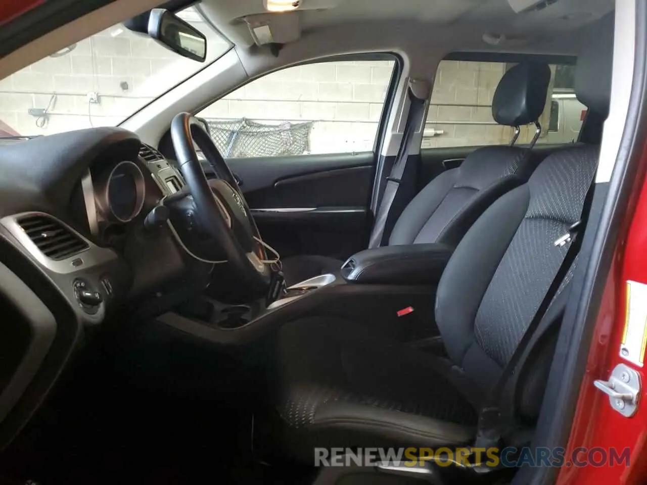 7 Photograph of a damaged car 3C4PDCBG0KT837724 DODGE JOURNEY 2019