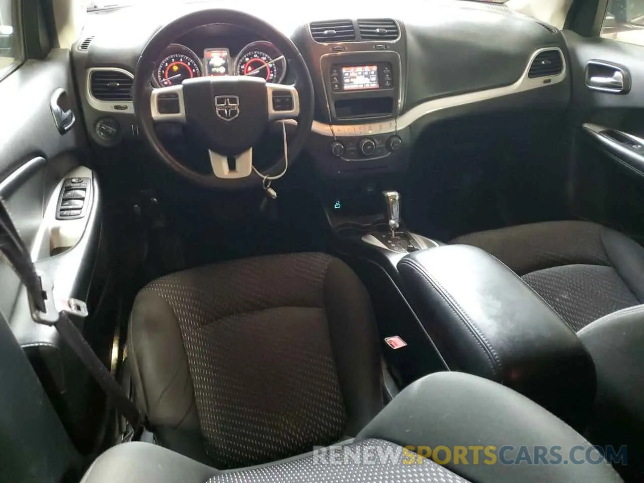 8 Photograph of a damaged car 3C4PDCBG0KT837724 DODGE JOURNEY 2019