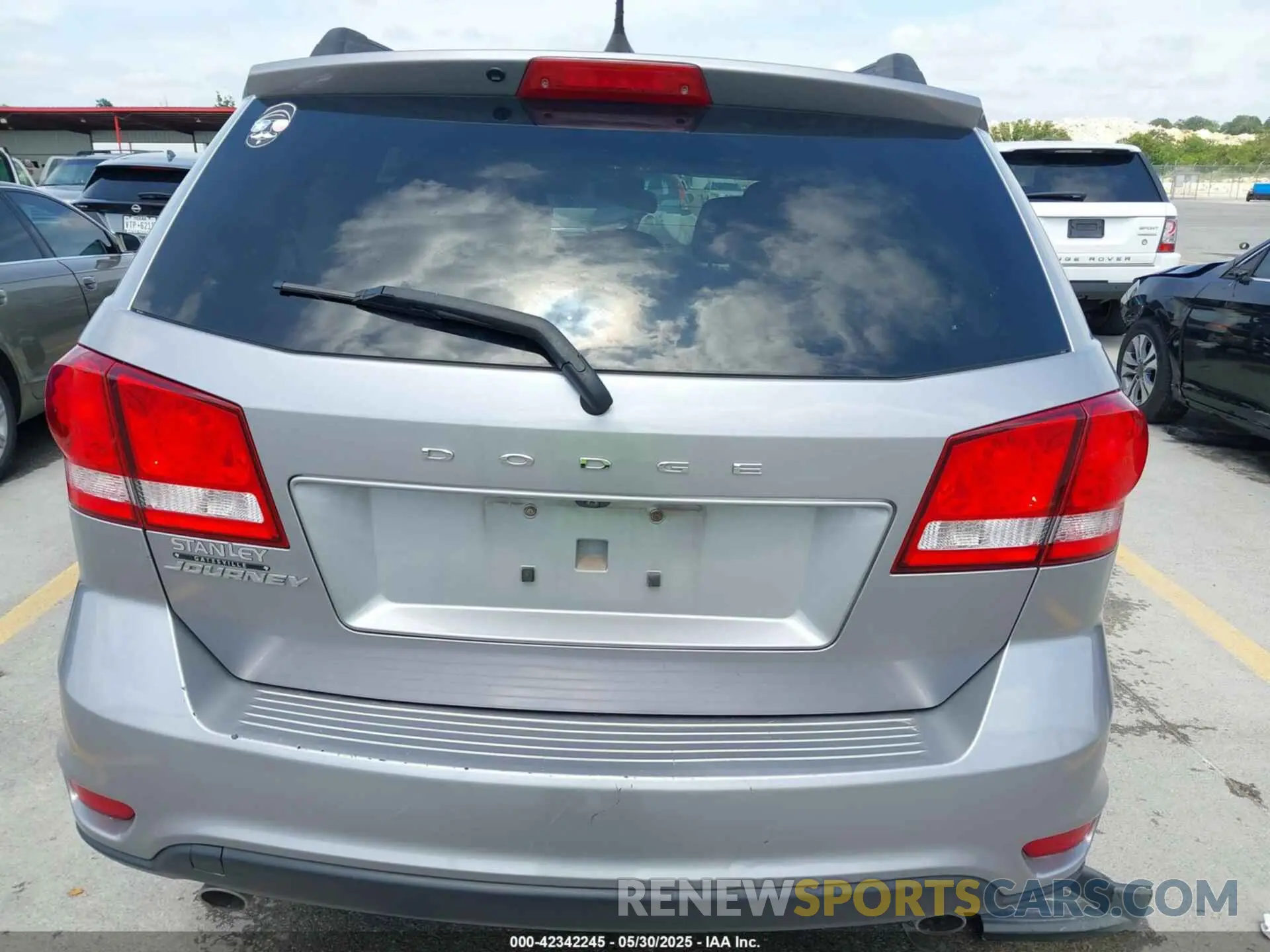 16 Photograph of a damaged car 3C4PDCBG0KT852529 DODGE JOURNEY 2019