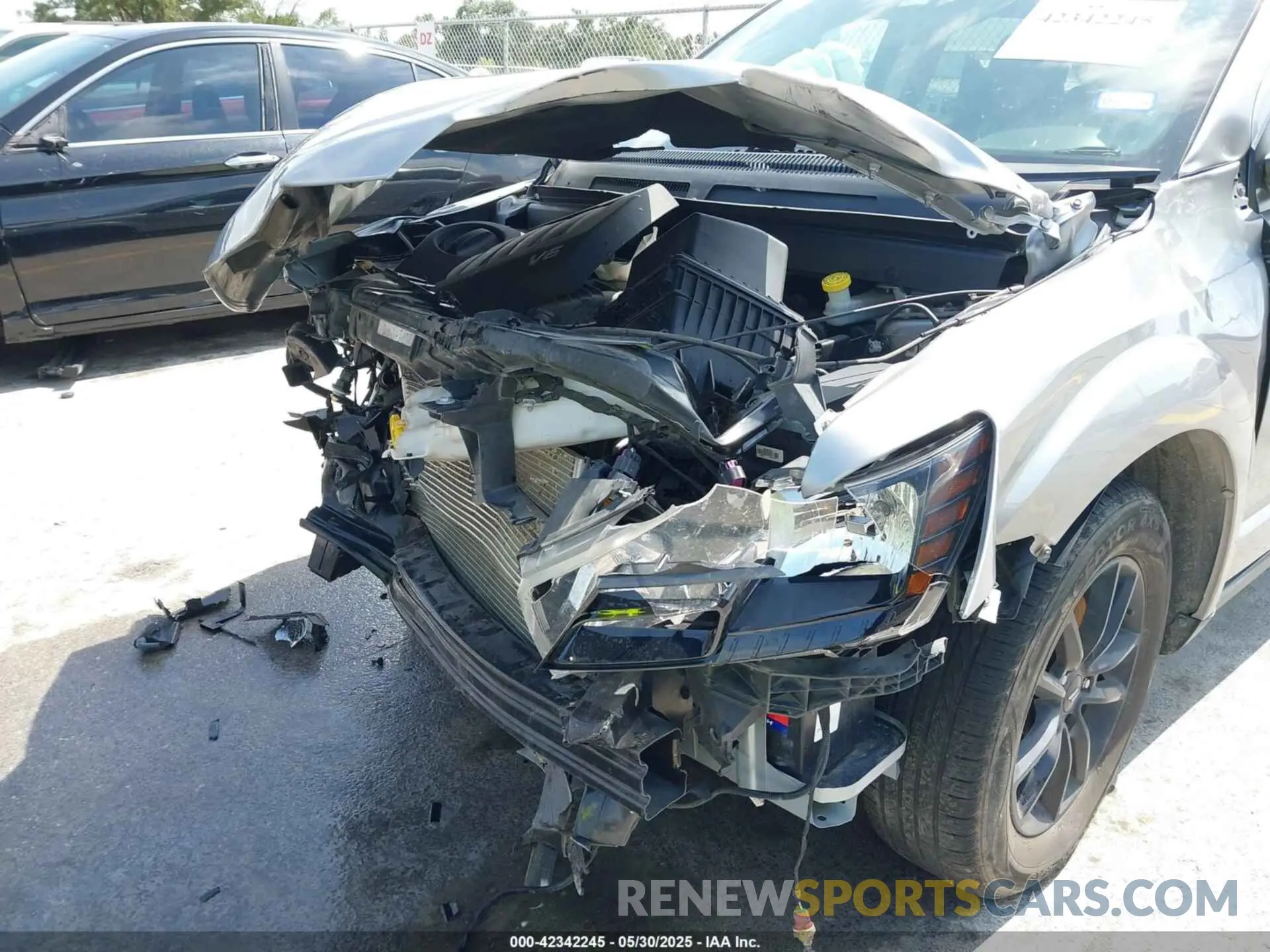 18 Photograph of a damaged car 3C4PDCBG0KT852529 DODGE JOURNEY 2019