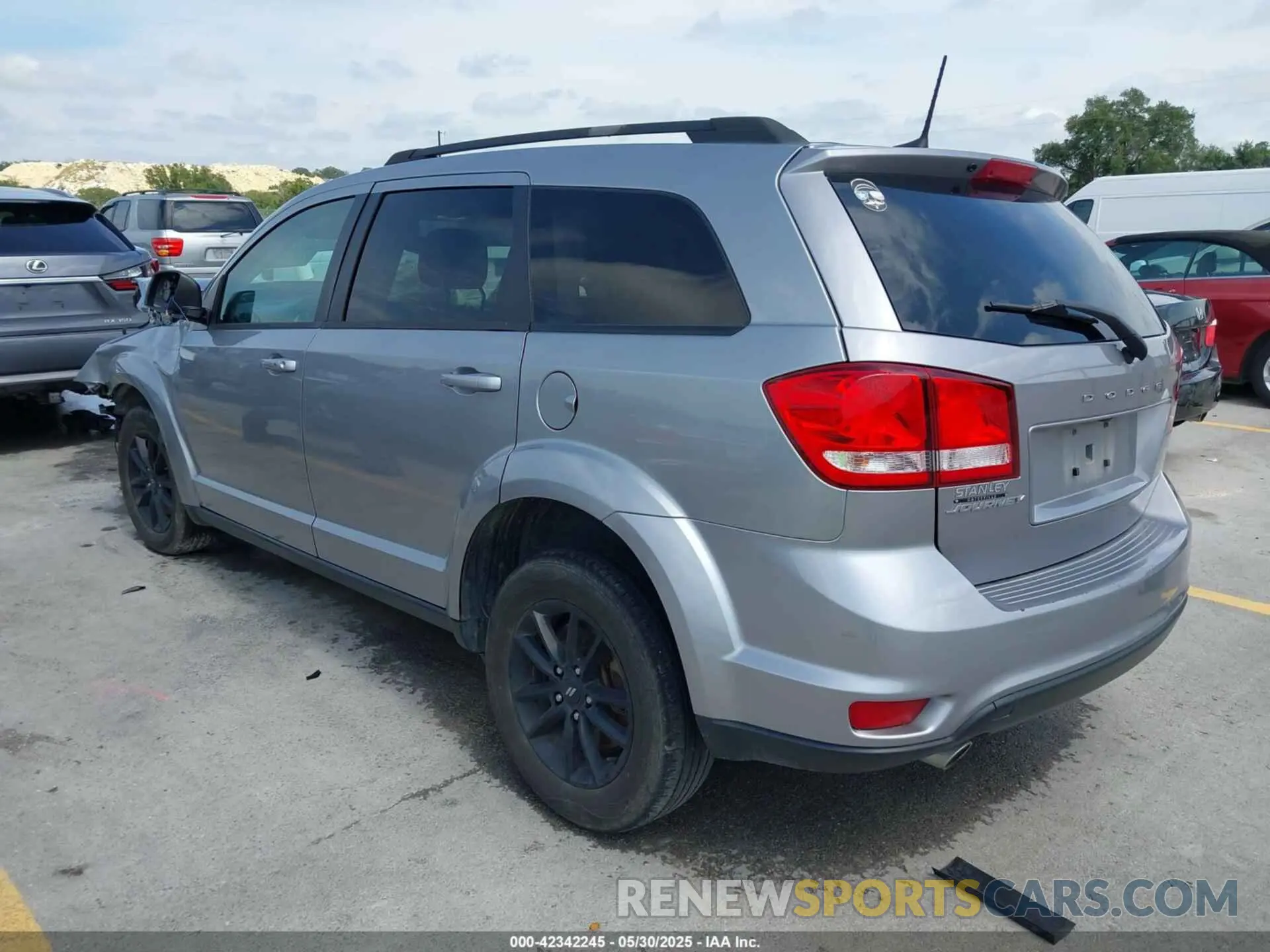 3 Photograph of a damaged car 3C4PDCBG0KT852529 DODGE JOURNEY 2019
