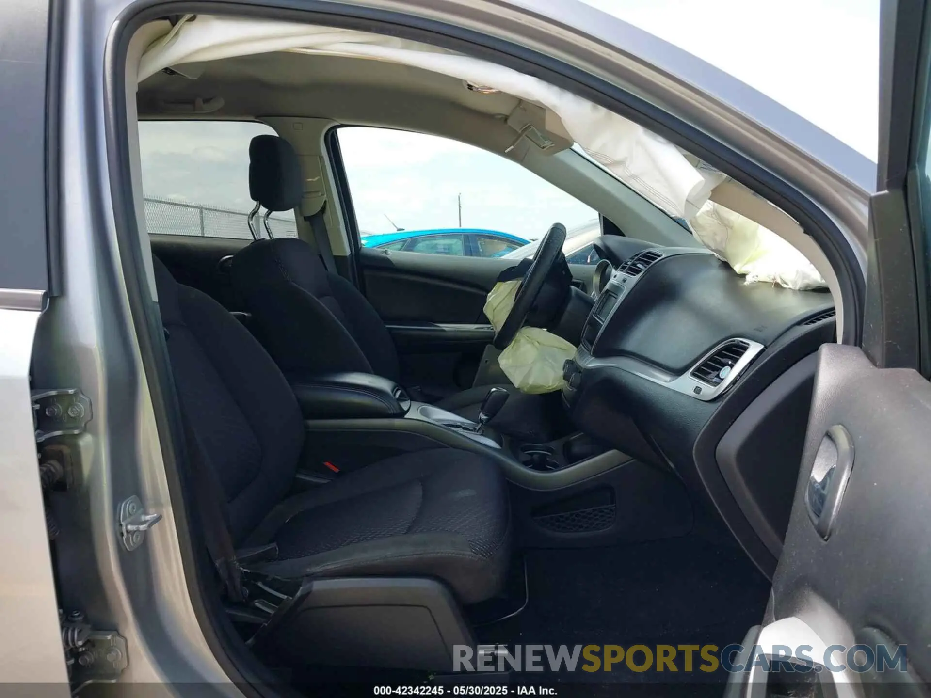5 Photograph of a damaged car 3C4PDCBG0KT852529 DODGE JOURNEY 2019