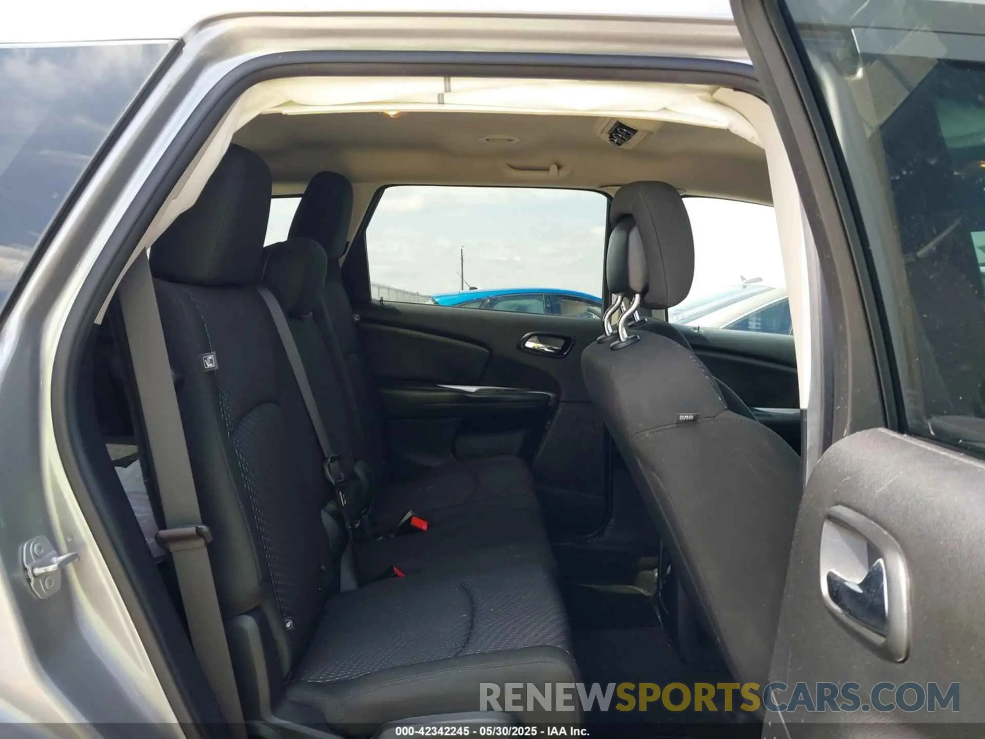 8 Photograph of a damaged car 3C4PDCBG0KT852529 DODGE JOURNEY 2019
