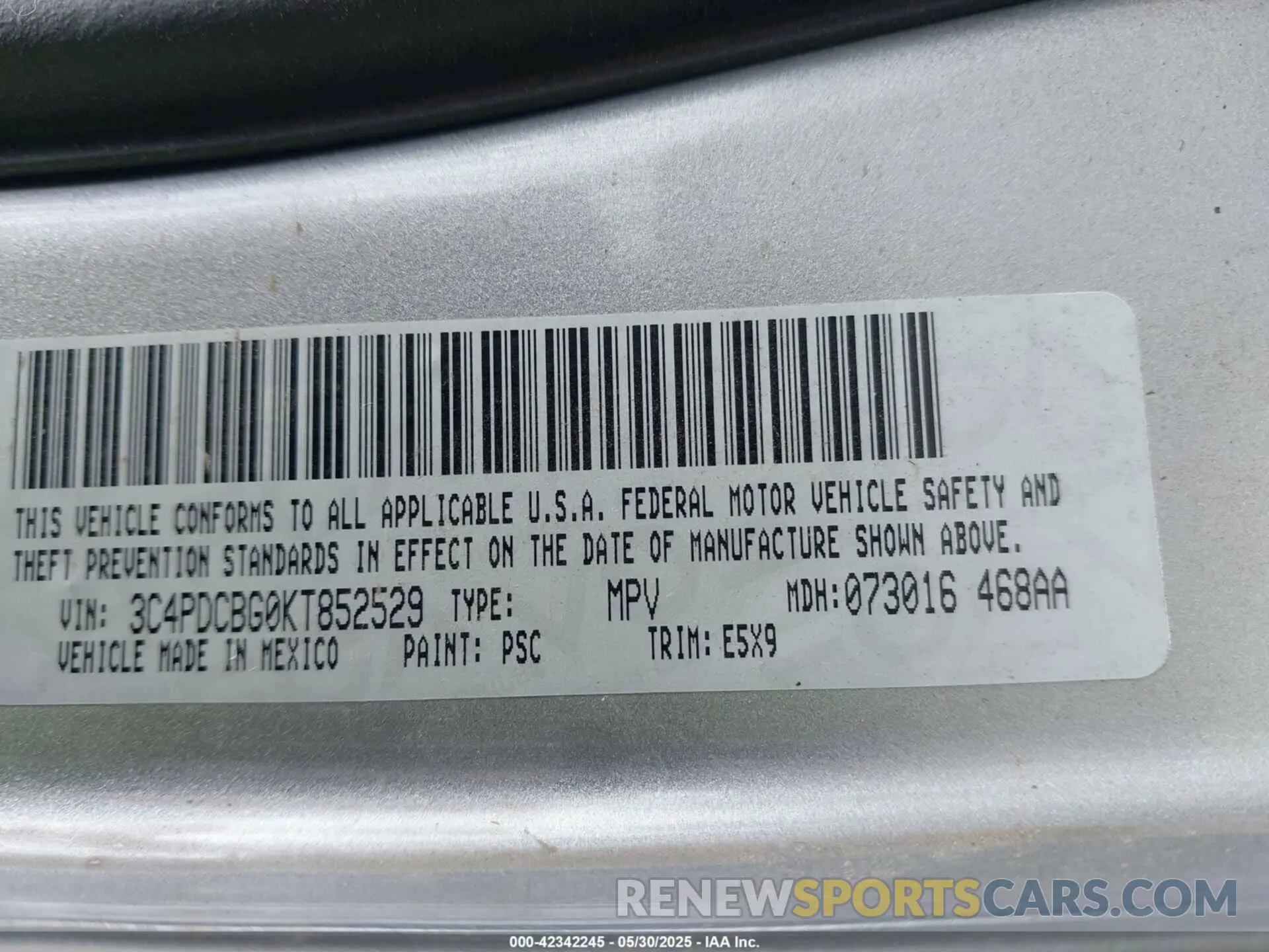 9 Photograph of a damaged car 3C4PDCBG0KT852529 DODGE JOURNEY 2019