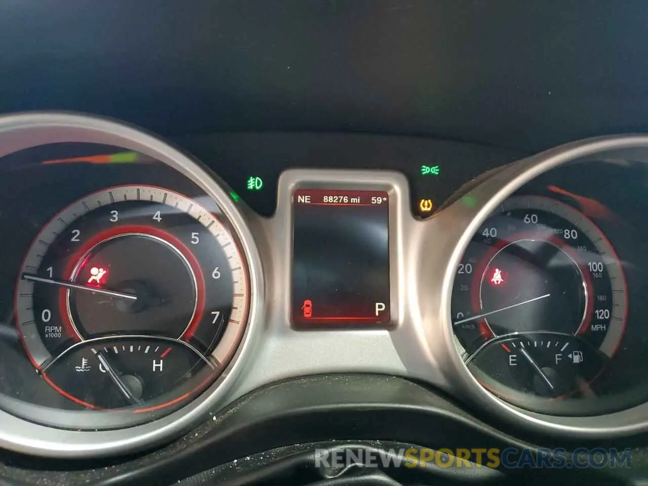 9 Photograph of a damaged car 3C4PDCBG0KT874921 DODGE JOURNEY 2019