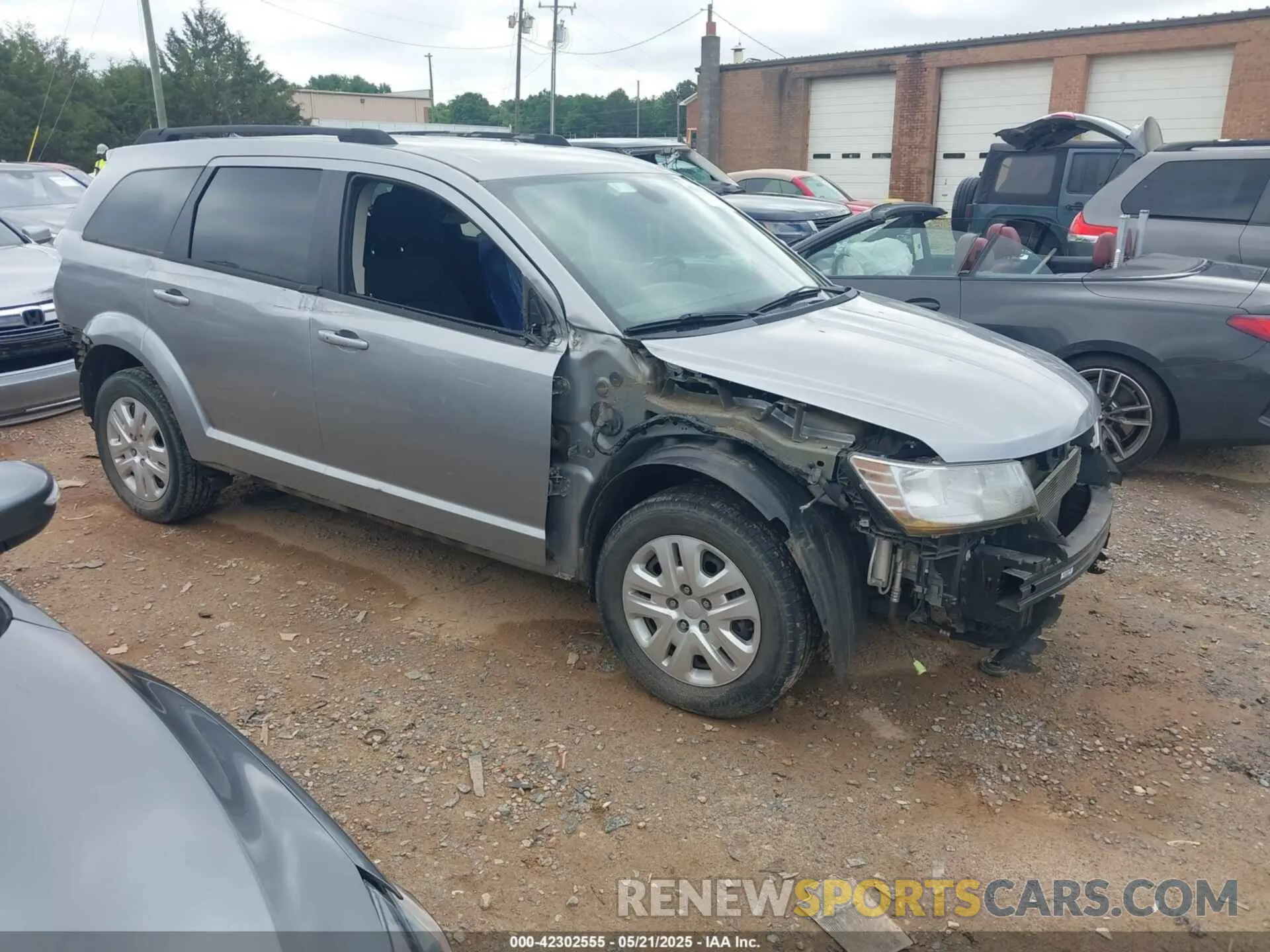 1 Photograph of a damaged car 3C4PDCBG1KT701313 DODGE JOURNEY 2019