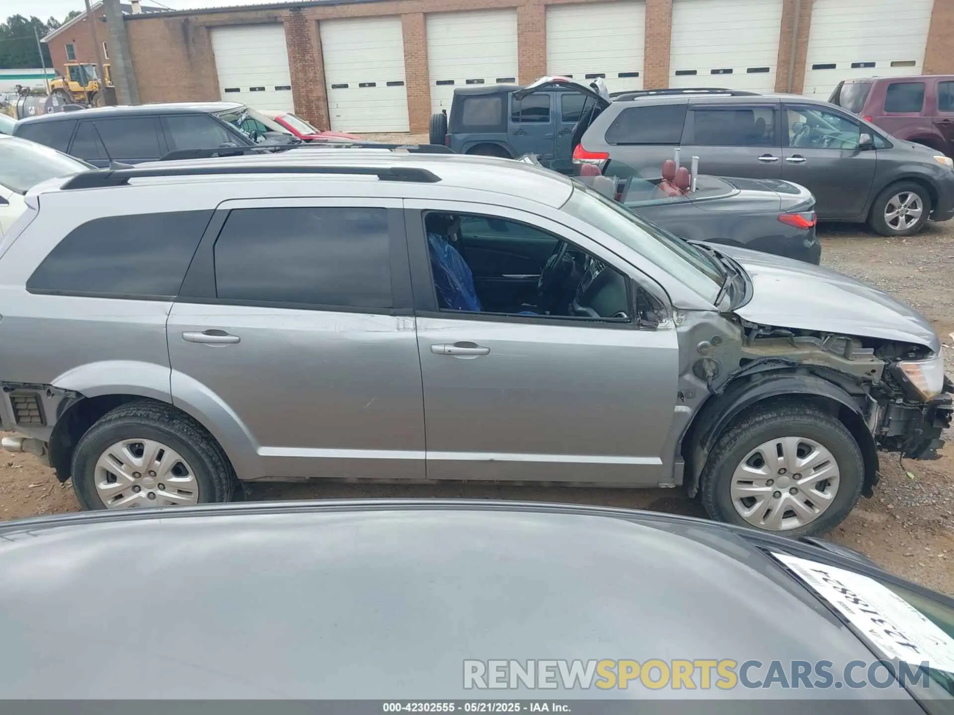 13 Photograph of a damaged car 3C4PDCBG1KT701313 DODGE JOURNEY 2019