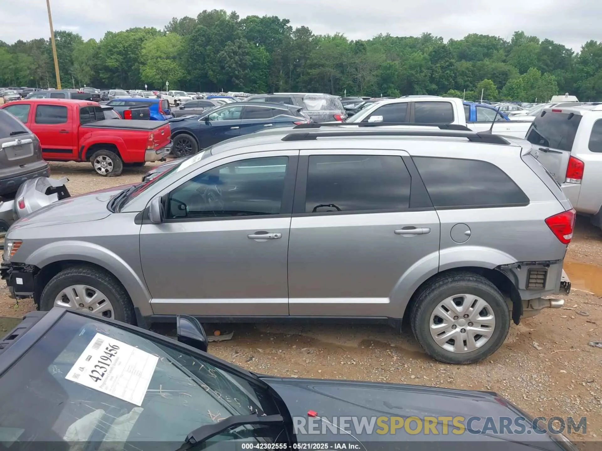 14 Photograph of a damaged car 3C4PDCBG1KT701313 DODGE JOURNEY 2019
