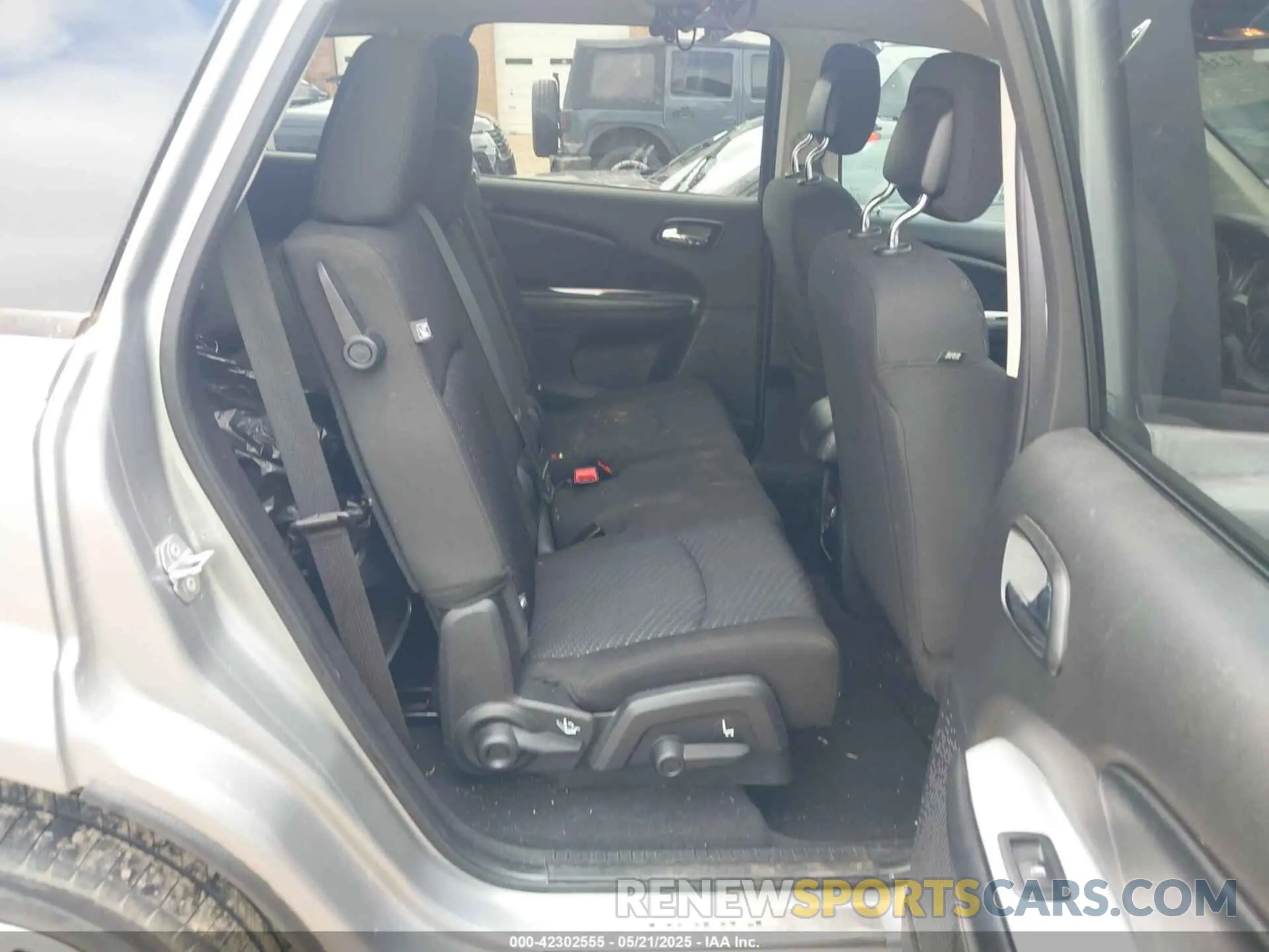 8 Photograph of a damaged car 3C4PDCBG1KT701313 DODGE JOURNEY 2019