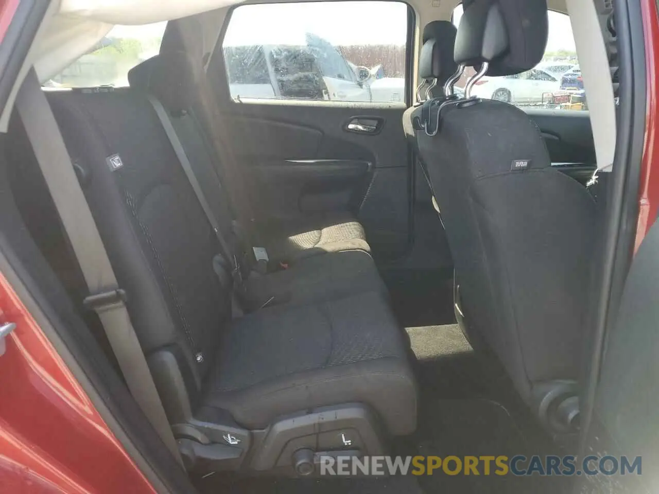 10 Photograph of a damaged car 3C4PDCBG2KT837773 DODGE JOURNEY 2019