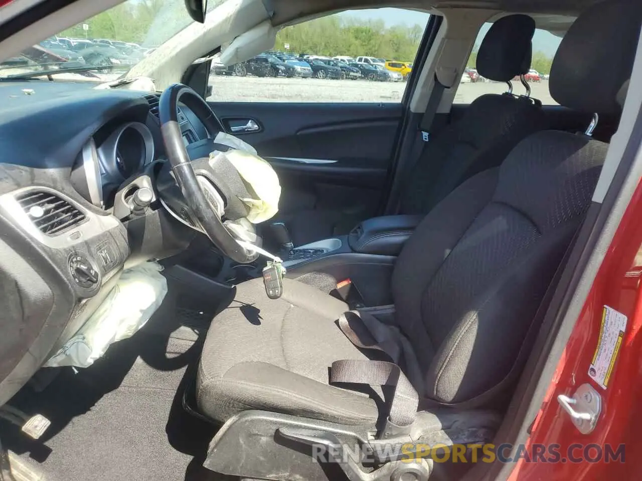 7 Photograph of a damaged car 3C4PDCBG2KT837773 DODGE JOURNEY 2019