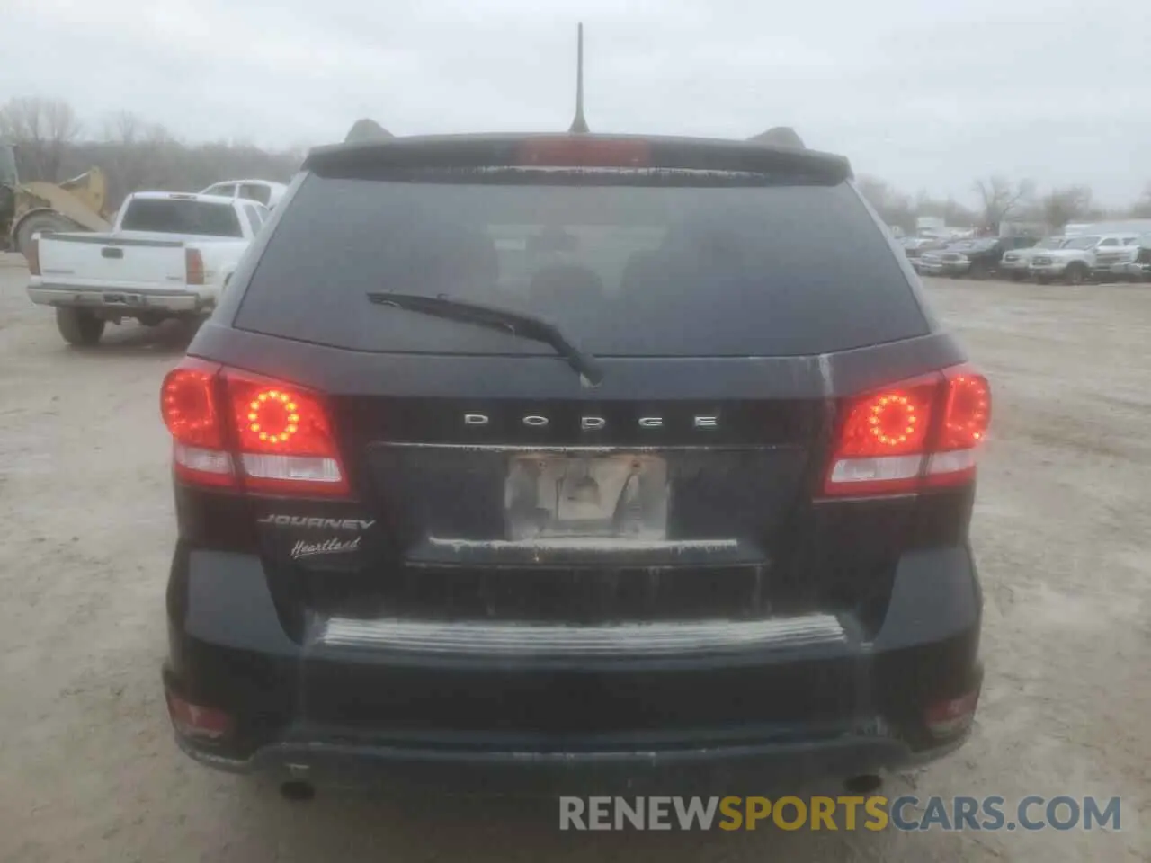 6 Photograph of a damaged car 3C4PDCBG4KT731583 DODGE JOURNEY 2019
