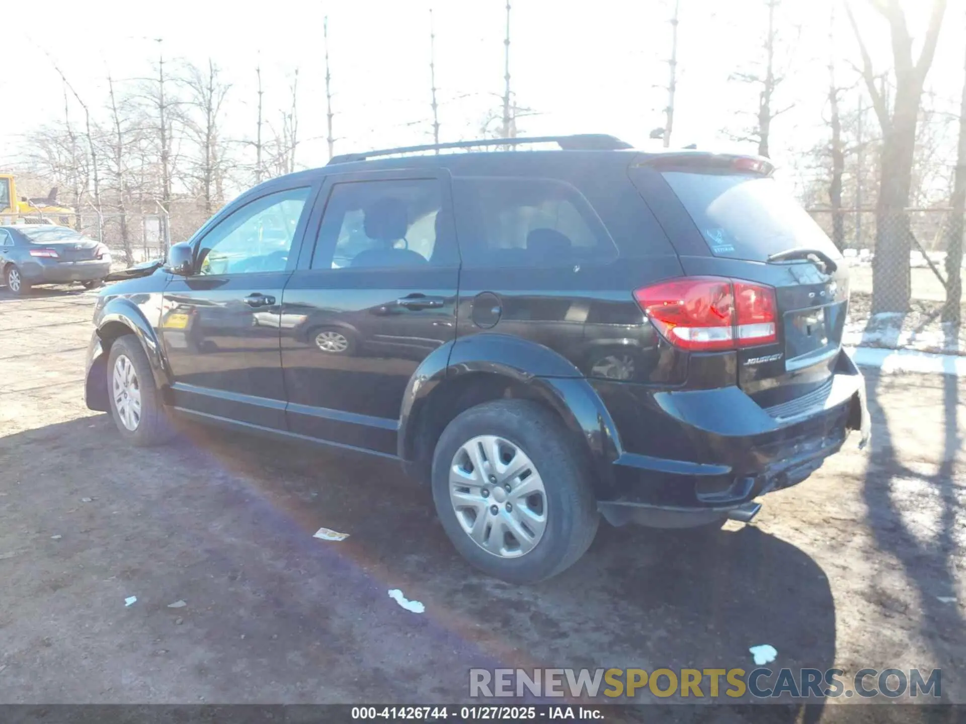 3 Photograph of a damaged car 3C4PDCBG6KT874924 DODGE JOURNEY 2019