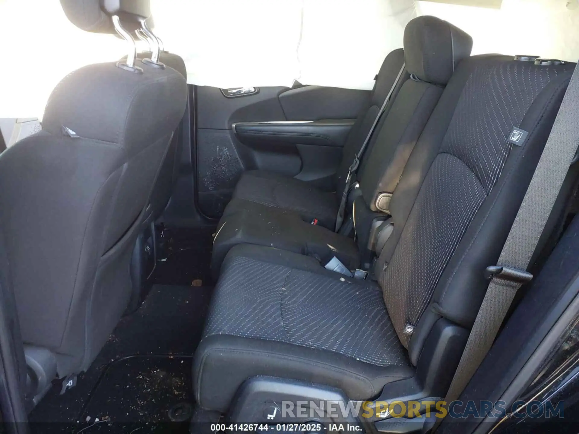 8 Photograph of a damaged car 3C4PDCBG6KT874924 DODGE JOURNEY 2019