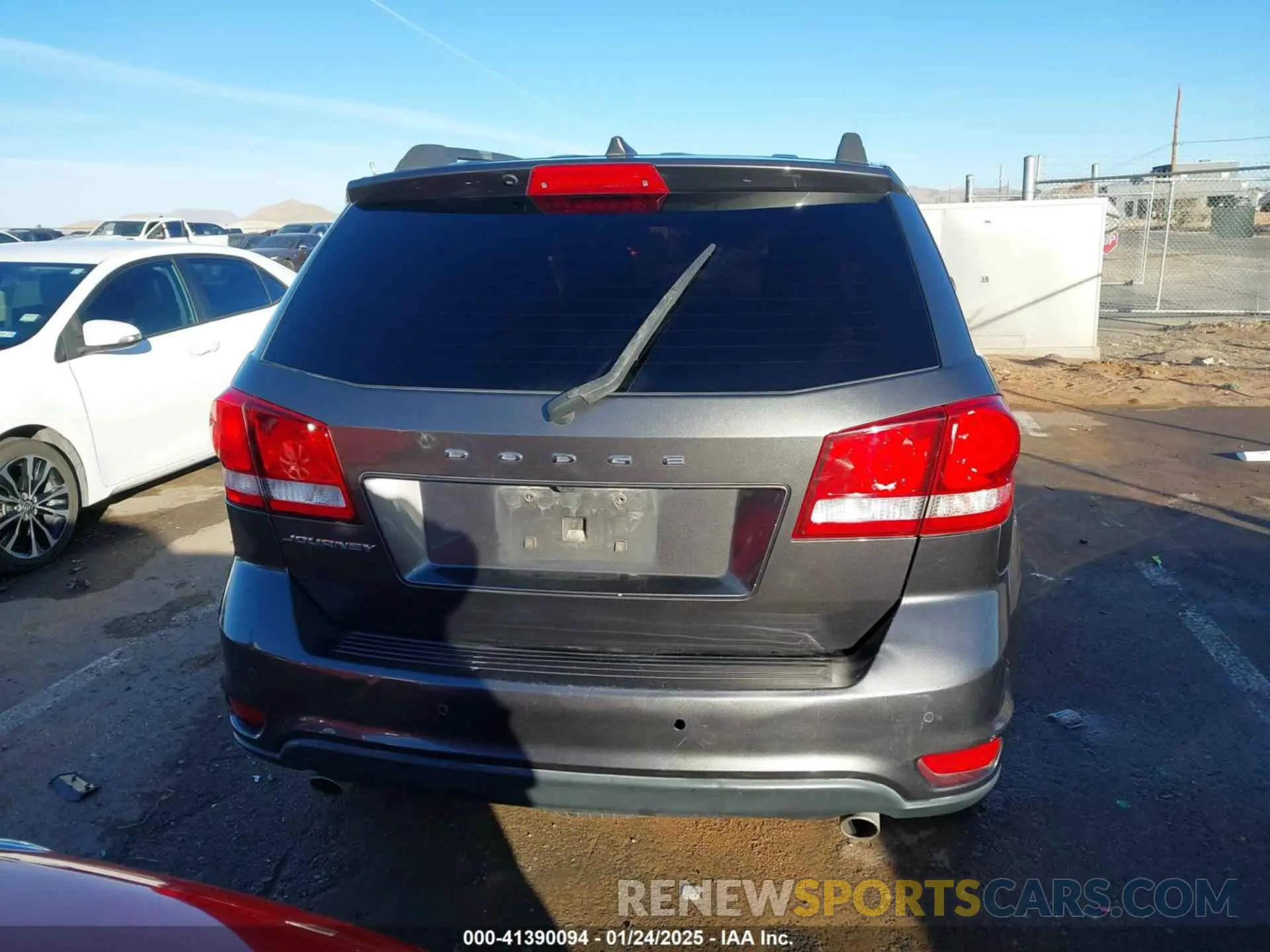 17 Photograph of a damaged car 3C4PDCBG7KT872888 DODGE JOURNEY 2019