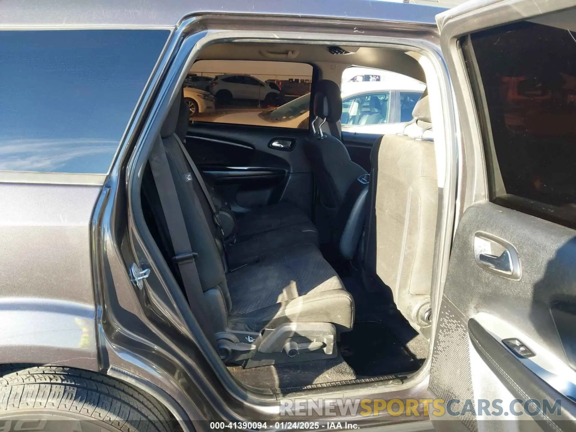 8 Photograph of a damaged car 3C4PDCBG7KT872888 DODGE JOURNEY 2019