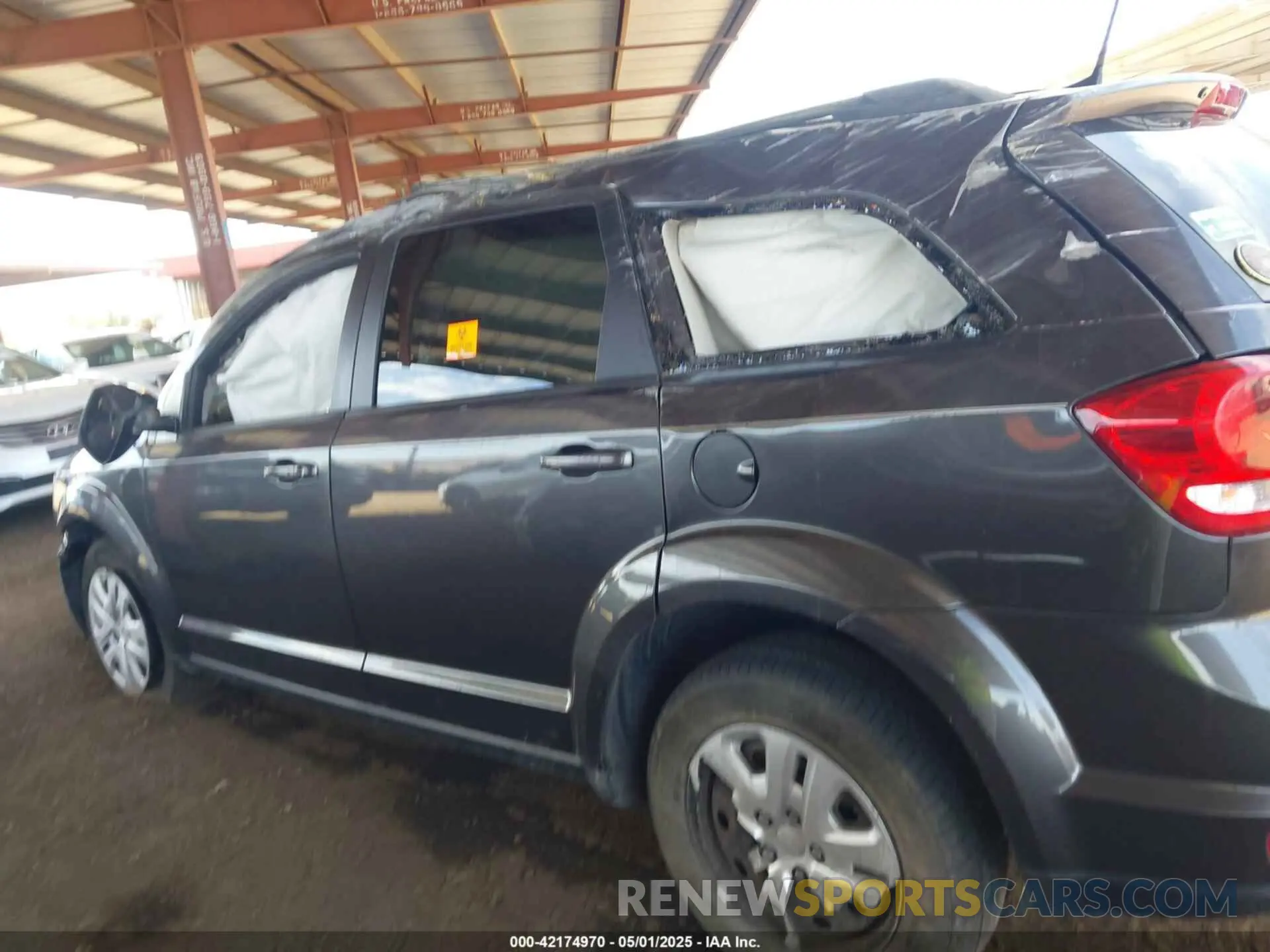6 Photograph of a damaged car 3C4PDCBG9KT798938 DODGE JOURNEY 2019