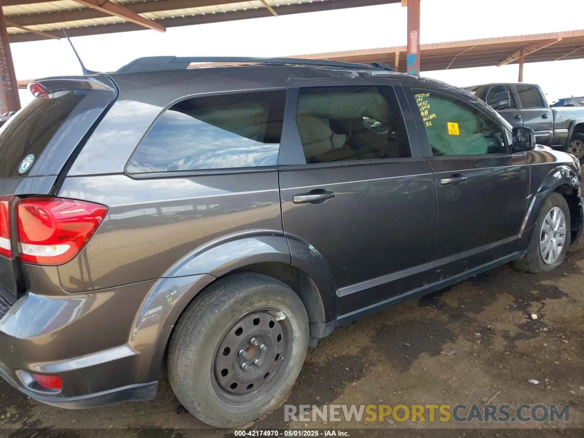 8 Photograph of a damaged car 3C4PDCBG9KT798938 DODGE JOURNEY 2019