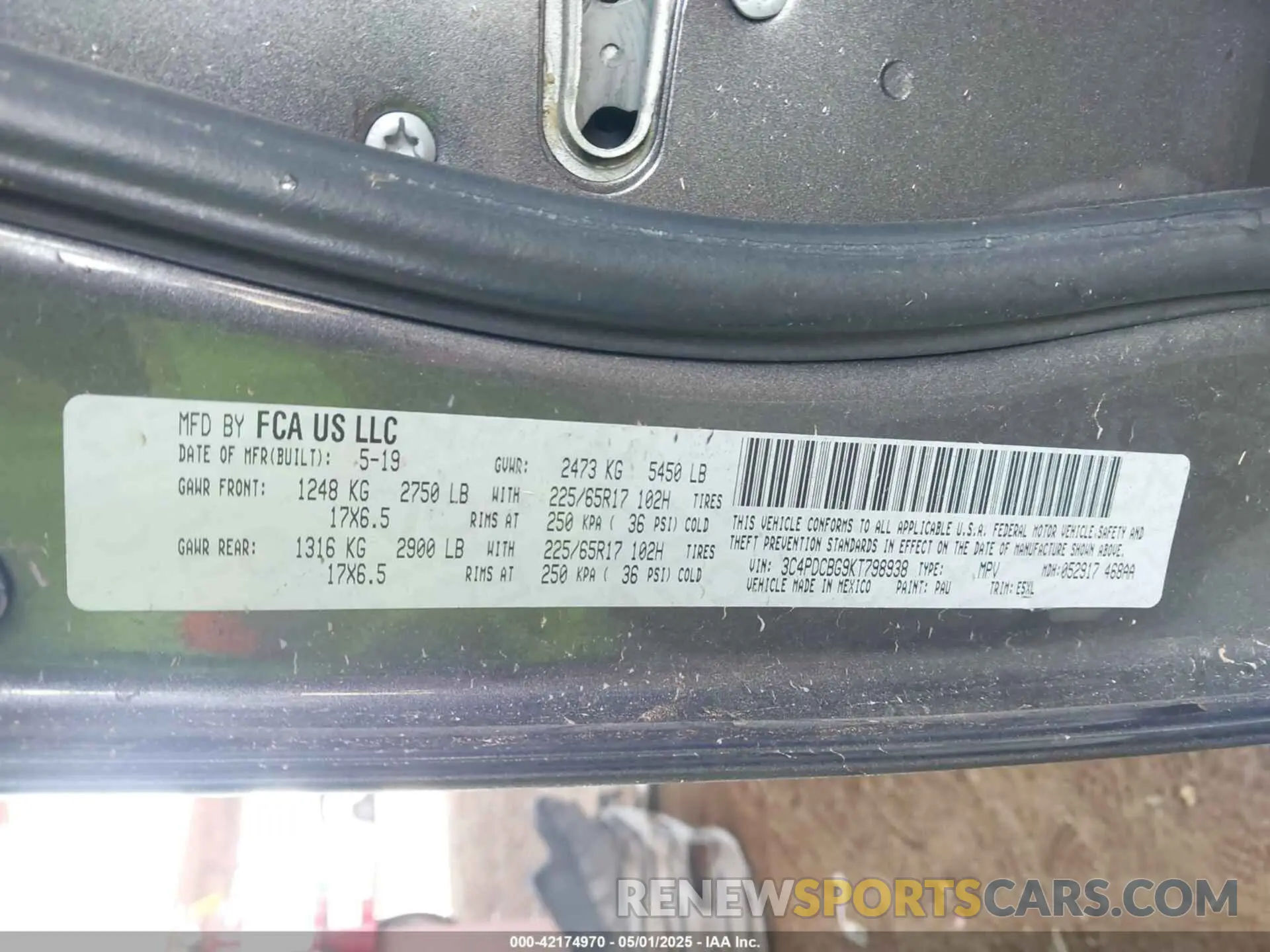 9 Photograph of a damaged car 3C4PDCBG9KT798938 DODGE JOURNEY 2019