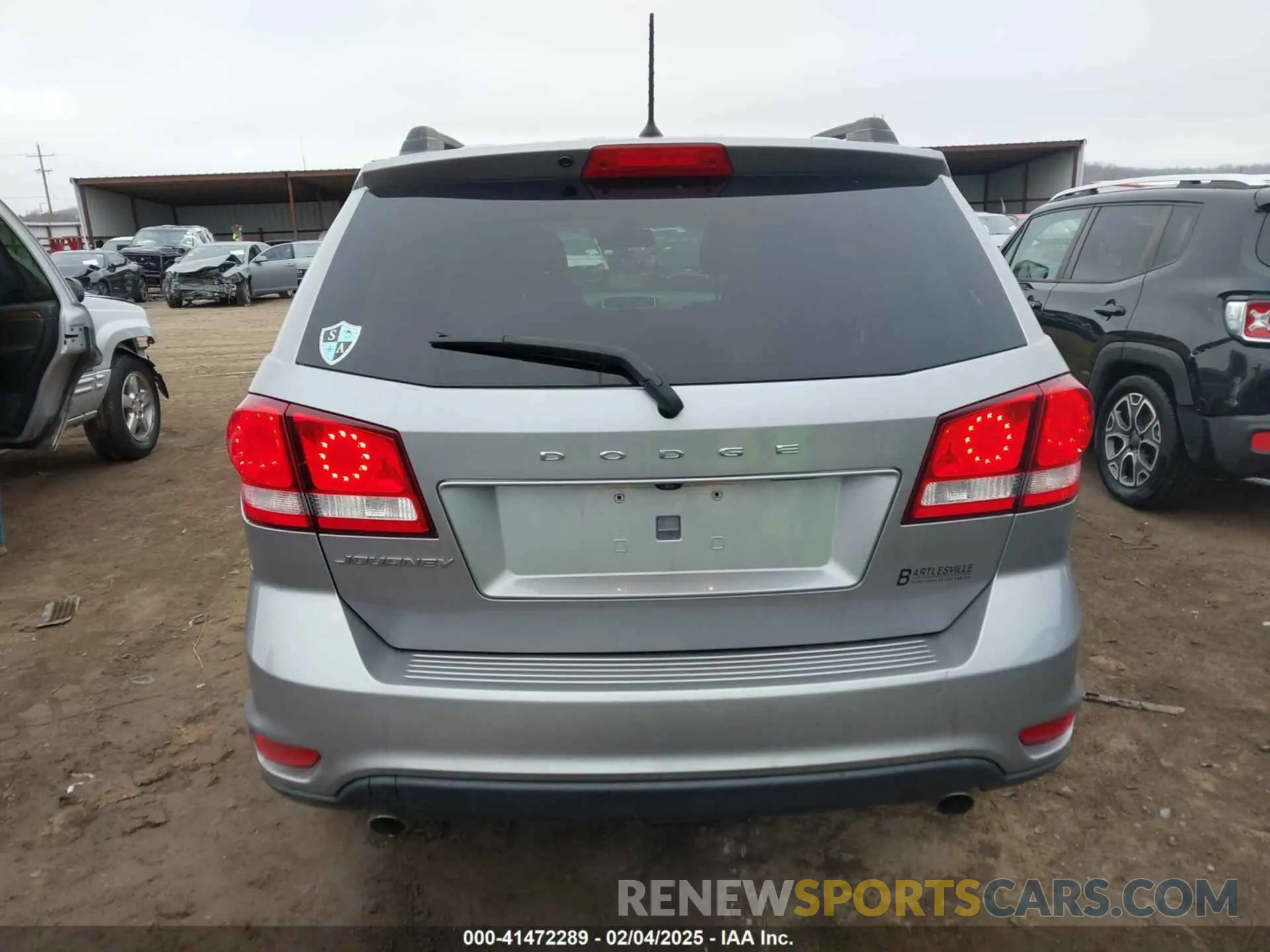 17 Photograph of a damaged car 3C4PDCBG9KT869149 DODGE JOURNEY 2019
