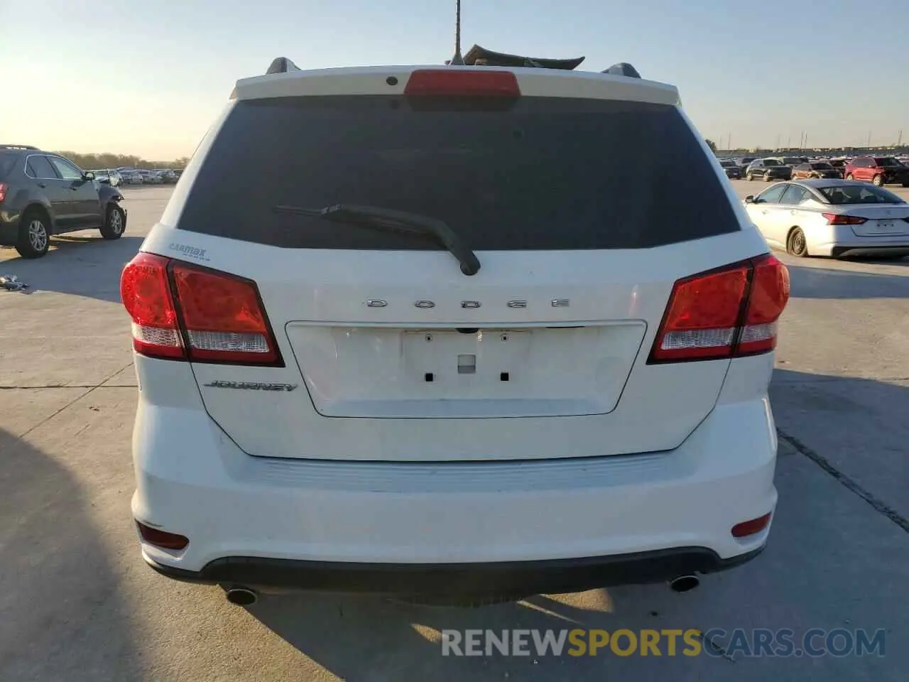 6 Photograph of a damaged car 3C4PDCBGXKT852540 DODGE JOURNEY 2019