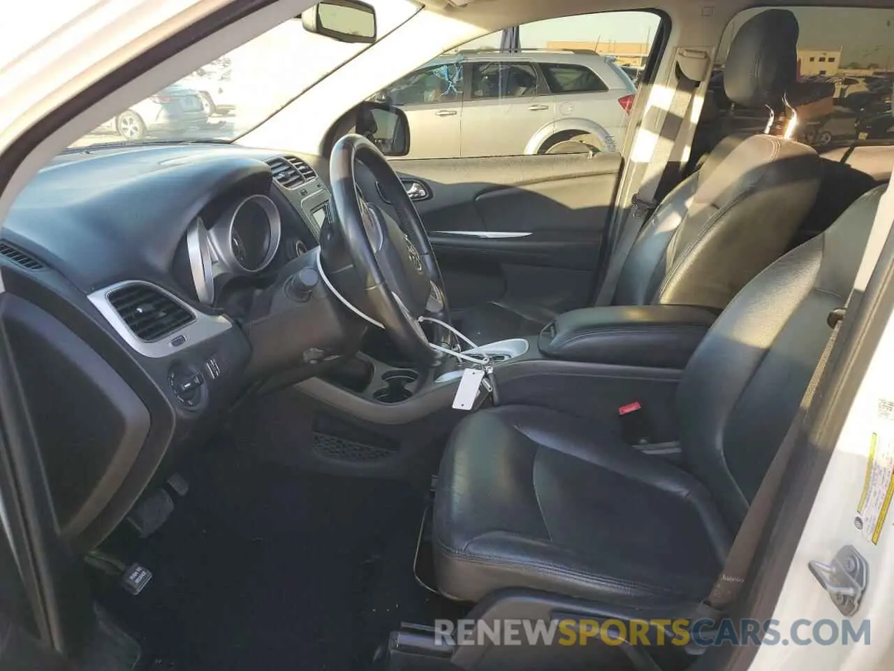 7 Photograph of a damaged car 3C4PDCBGXKT852540 DODGE JOURNEY 2019