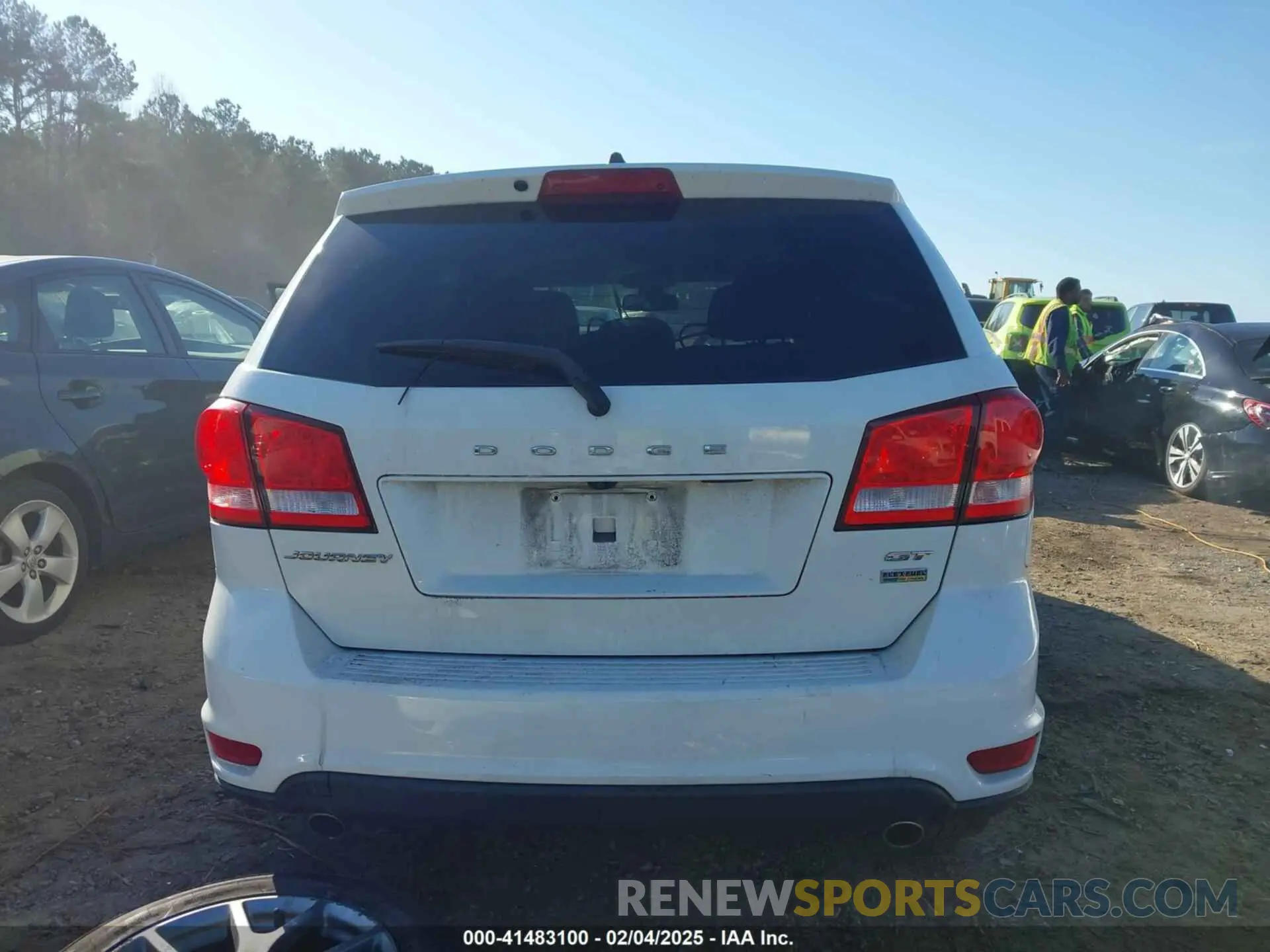 17 Photograph of a damaged car 3C4PDCEG1KT694035 DODGE JOURNEY 2019
