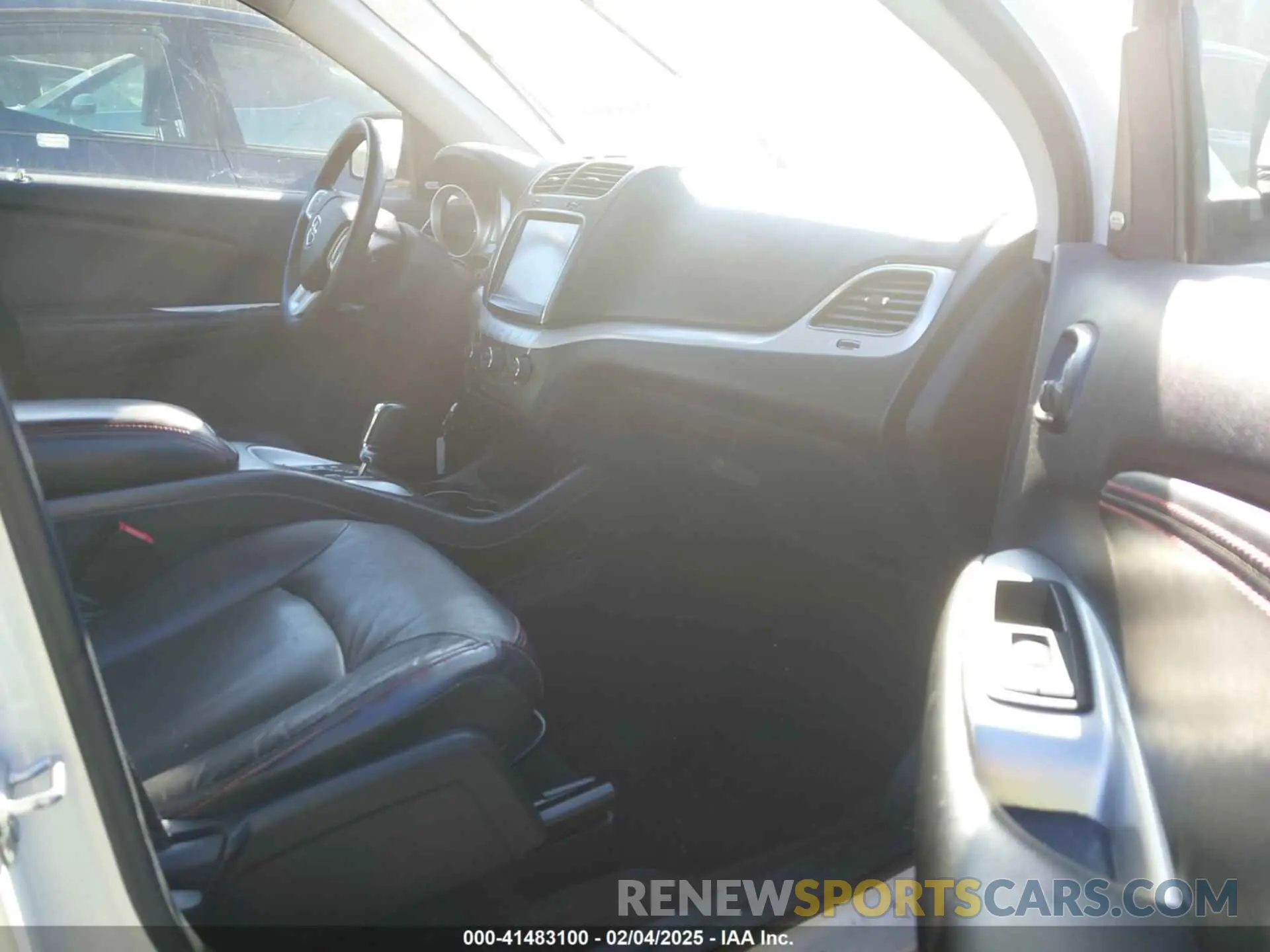 5 Photograph of a damaged car 3C4PDCEG1KT694035 DODGE JOURNEY 2019