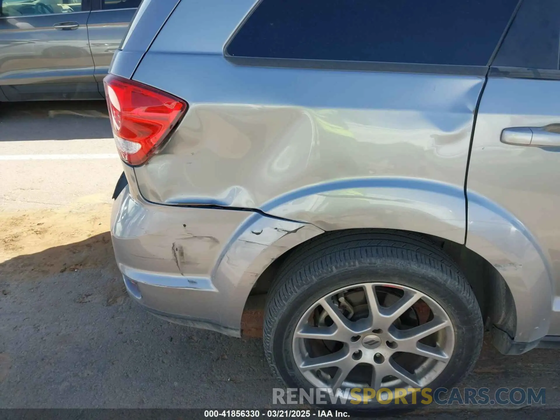 17 Photograph of a damaged car 3C4PDCEG4KT693929 DODGE JOURNEY 2019