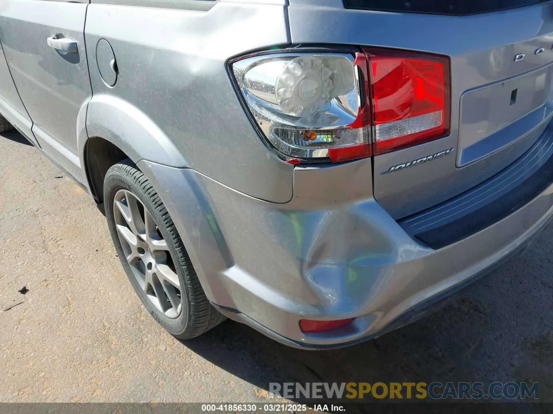 18 Photograph of a damaged car 3C4PDCEG4KT693929 DODGE JOURNEY 2019