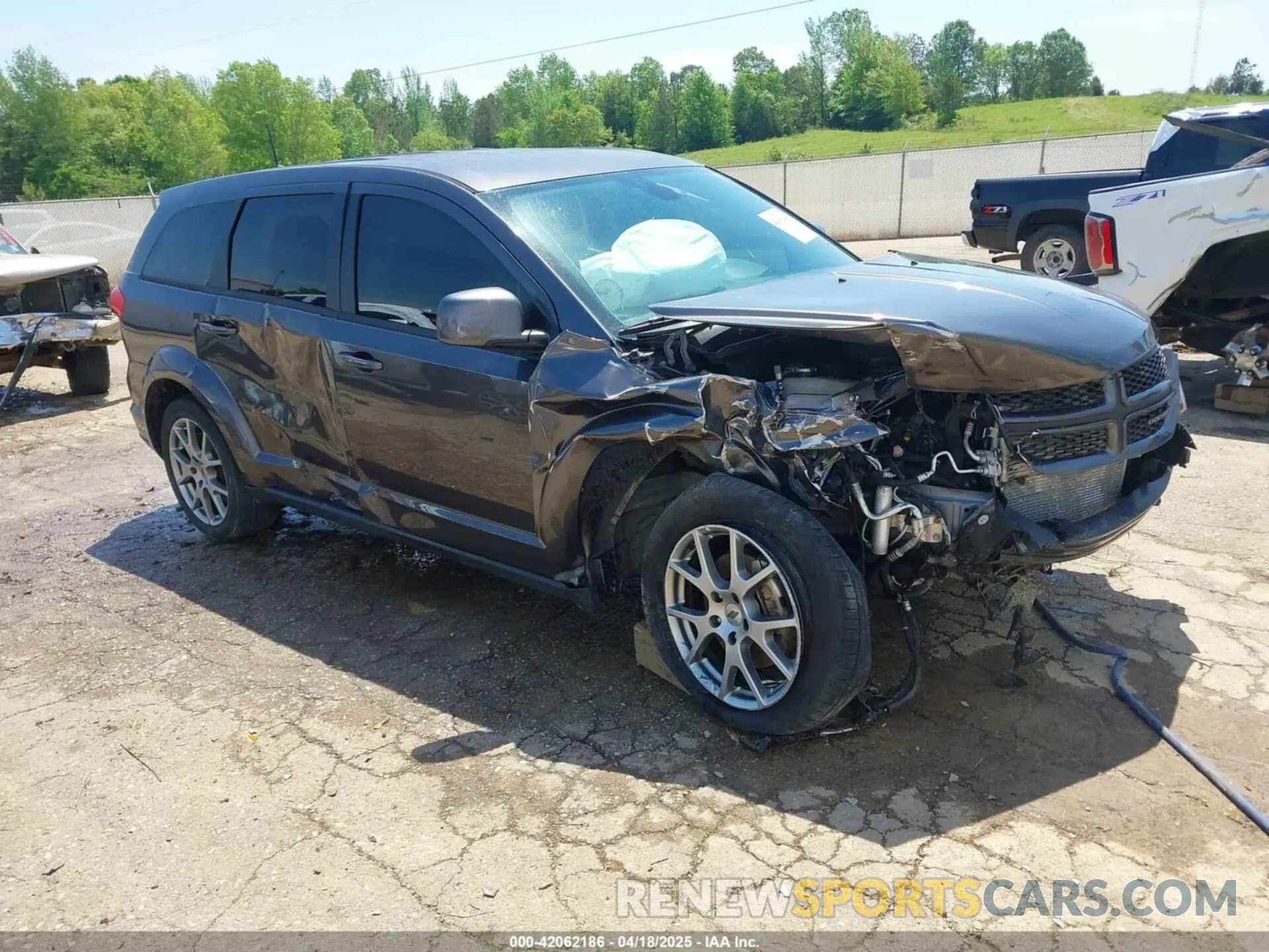 1 Photograph of a damaged car 3C4PDCEG6KT680504 DODGE JOURNEY 2019