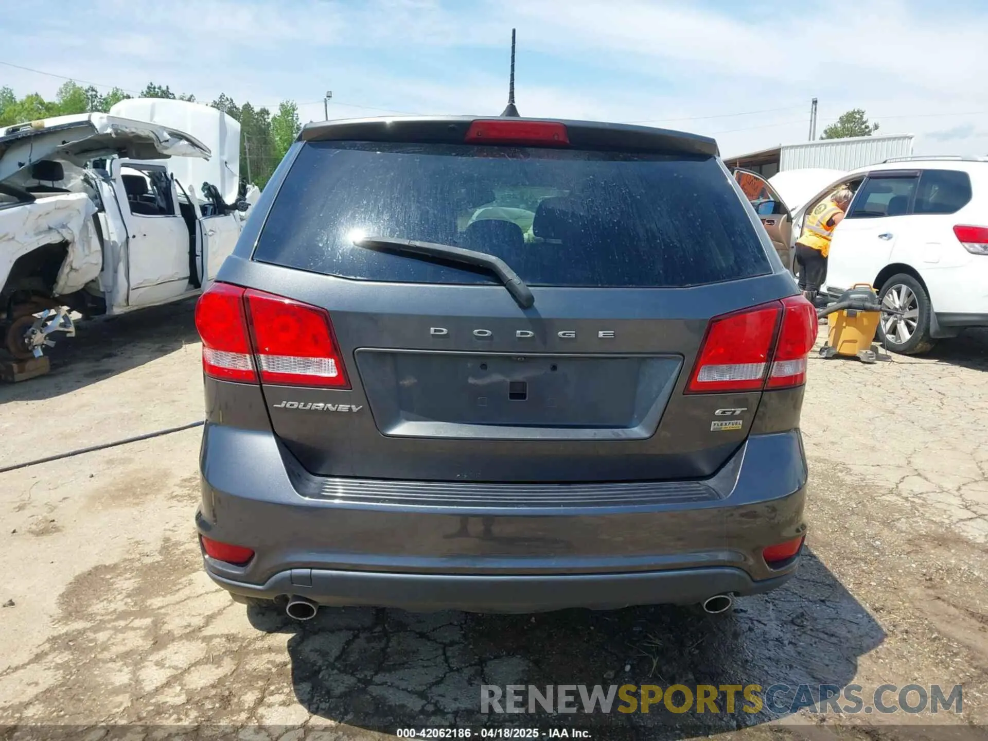 16 Photograph of a damaged car 3C4PDCEG6KT680504 DODGE JOURNEY 2019