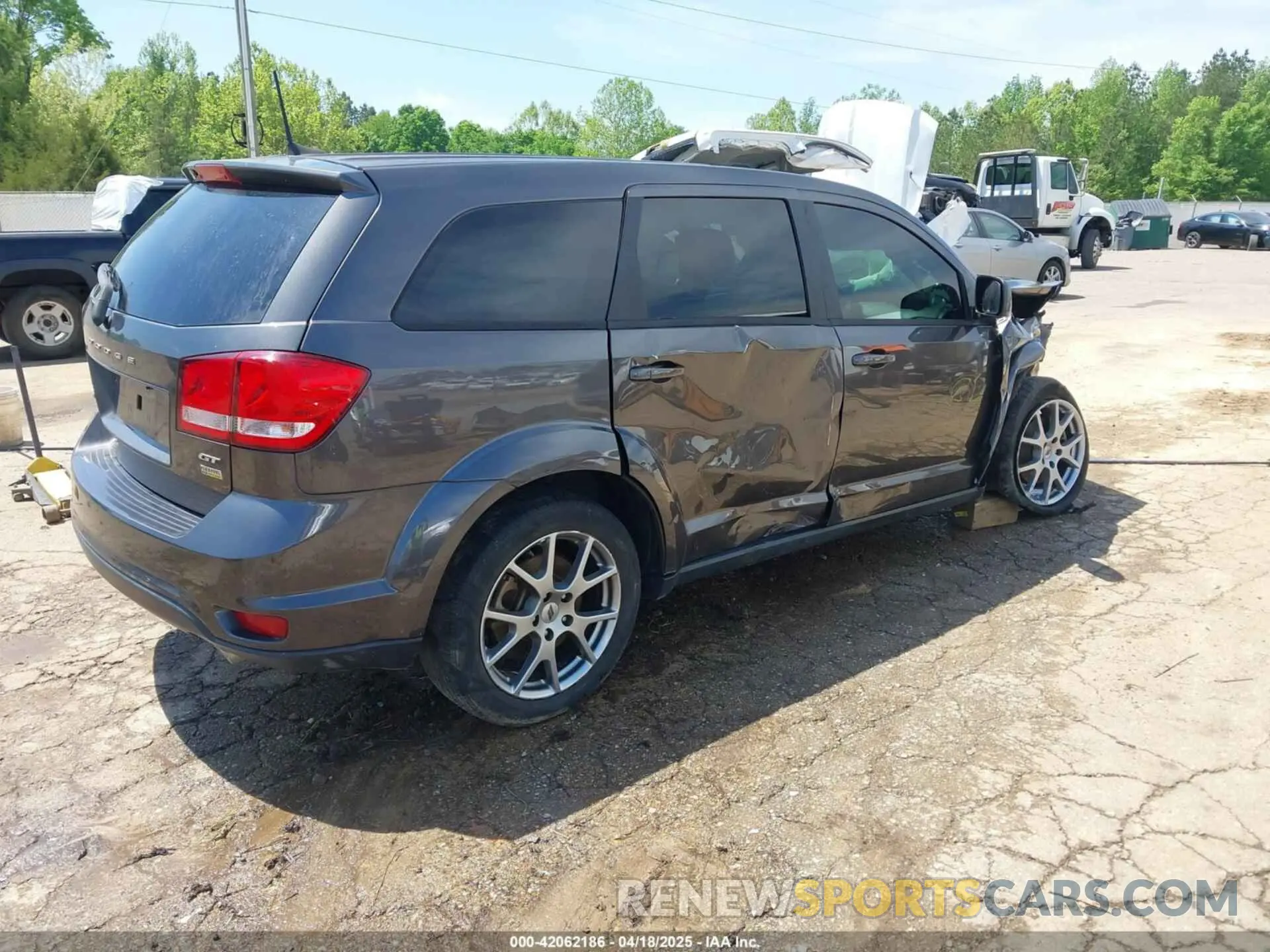 4 Photograph of a damaged car 3C4PDCEG6KT680504 DODGE JOURNEY 2019