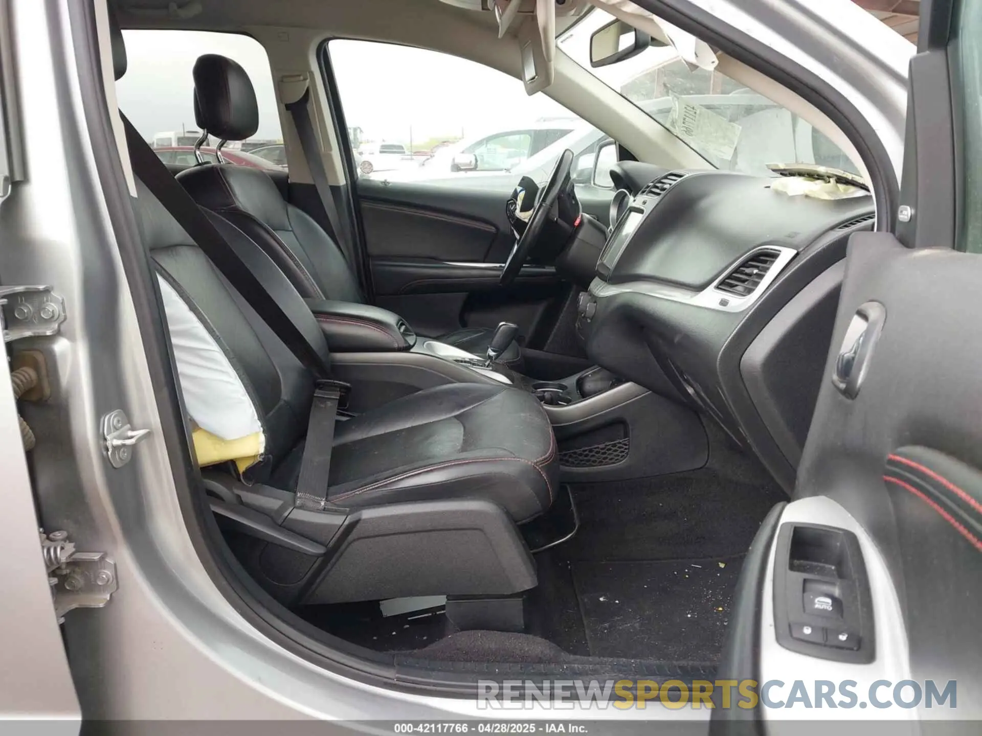 5 Photograph of a damaged car 3C4PDCEG8KT763335 DODGE JOURNEY 2019