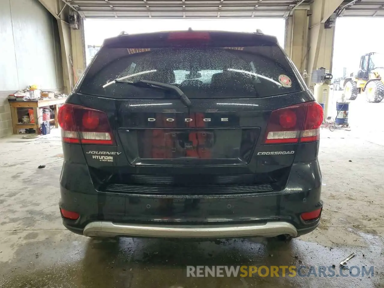 6 Photograph of a damaged car 3C4PDCGB1KT751593 DODGE JOURNEY 2019