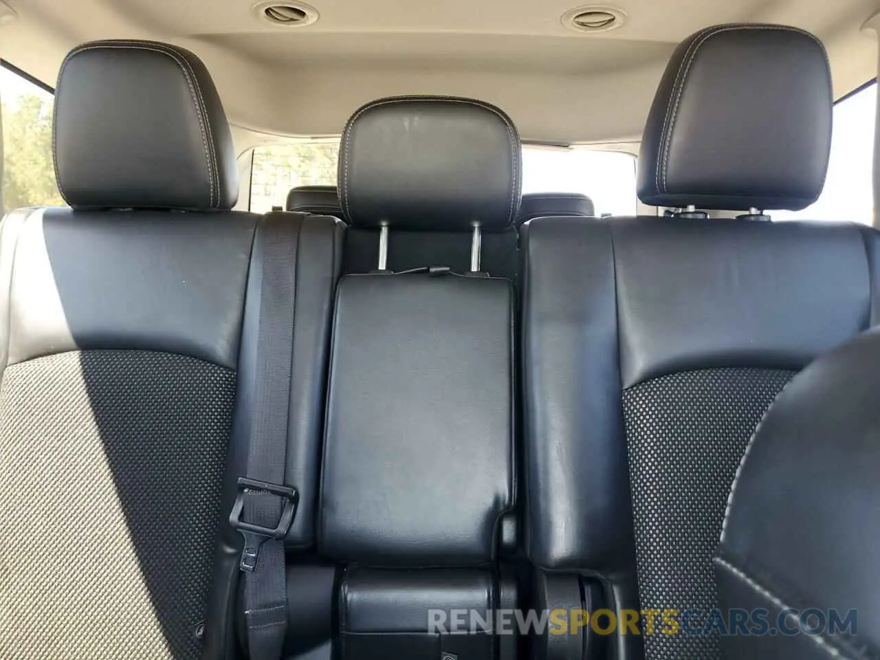 10 Photograph of a damaged car 3C4PDCGB1KT869093 DODGE JOURNEY 2019