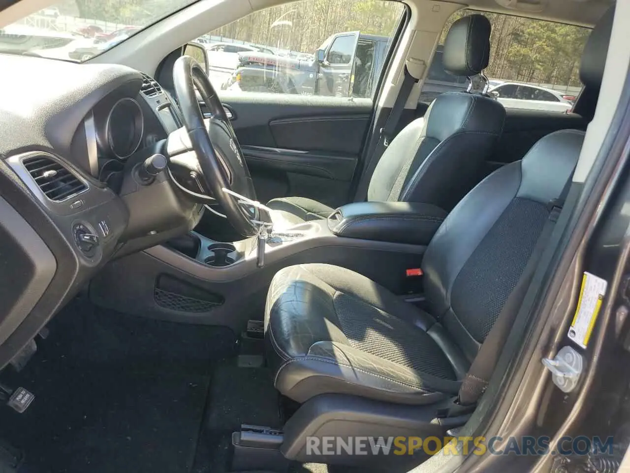 7 Photograph of a damaged car 3C4PDCGB1KT869093 DODGE JOURNEY 2019