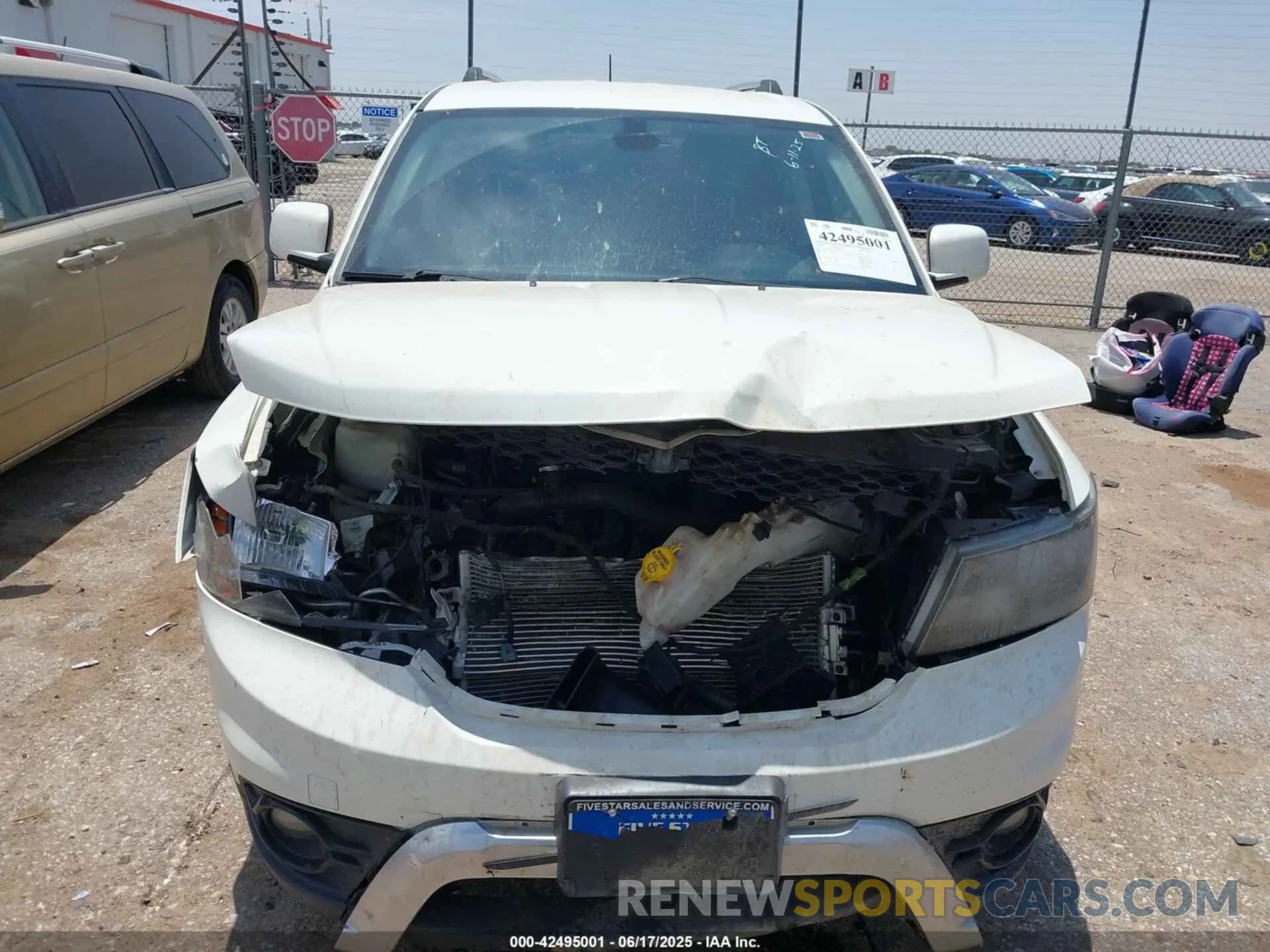 12 Photograph of a damaged car 3C4PDCGB3KT701567 DODGE JOURNEY 2019