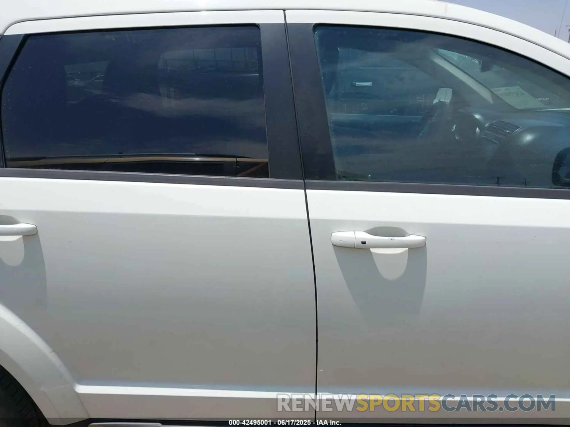 13 Photograph of a damaged car 3C4PDCGB3KT701567 DODGE JOURNEY 2019