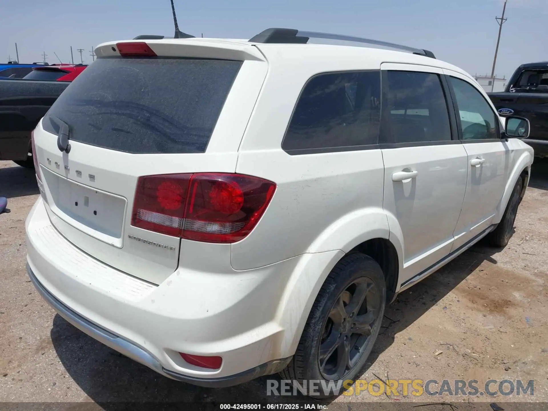4 Photograph of a damaged car 3C4PDCGB3KT701567 DODGE JOURNEY 2019