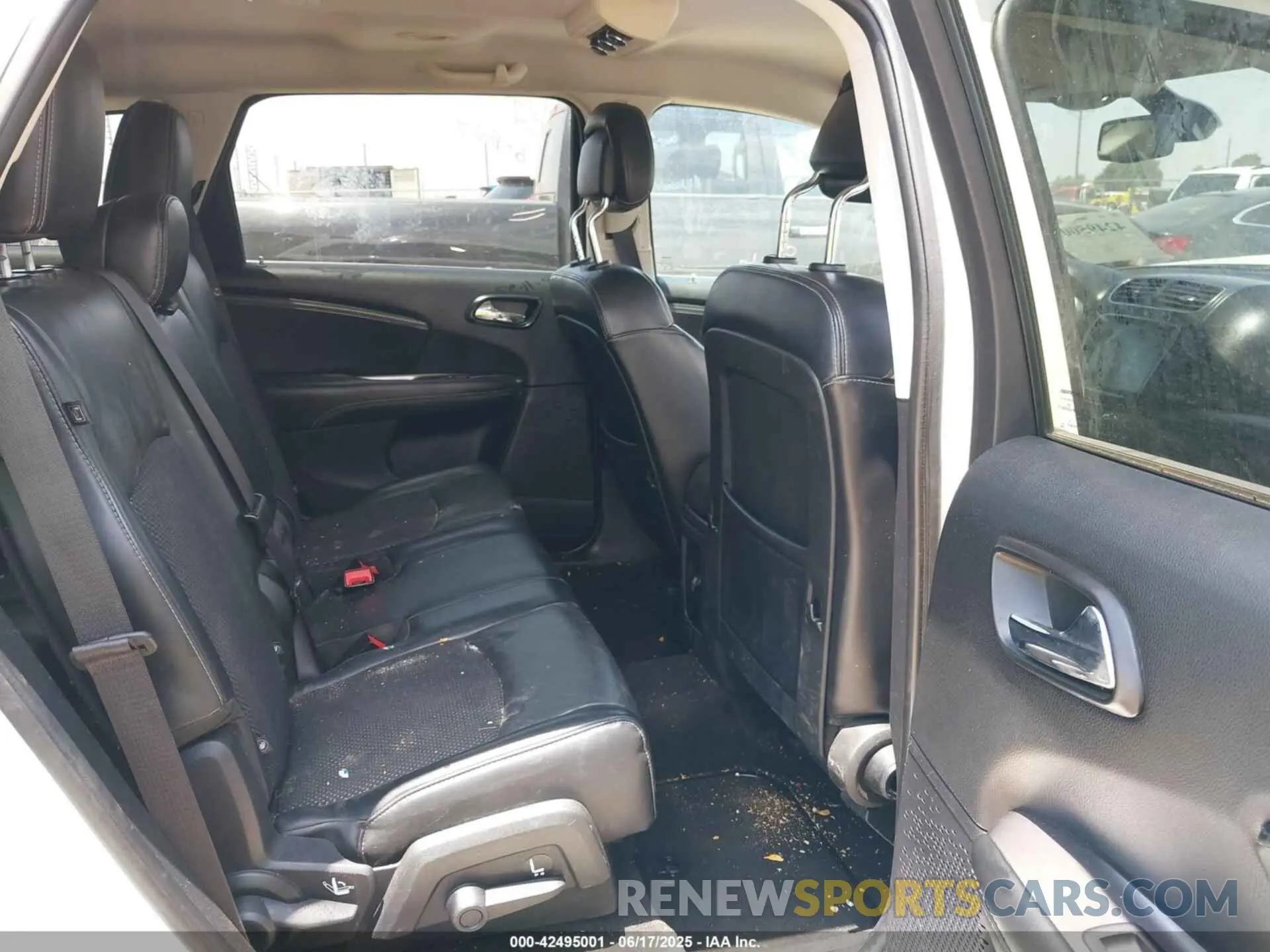 8 Photograph of a damaged car 3C4PDCGB3KT701567 DODGE JOURNEY 2019