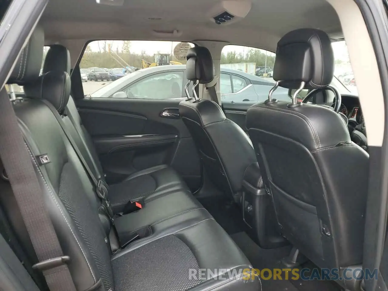 11 Photograph of a damaged car 3C4PDCGB3KT868933 DODGE JOURNEY 2019