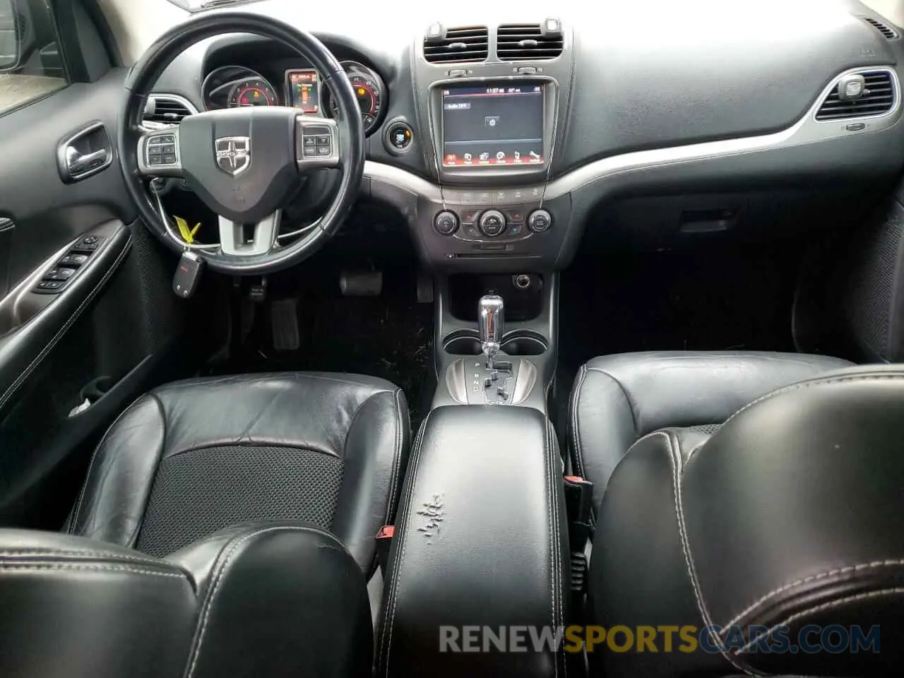 8 Photograph of a damaged car 3C4PDCGB3KT868933 DODGE JOURNEY 2019